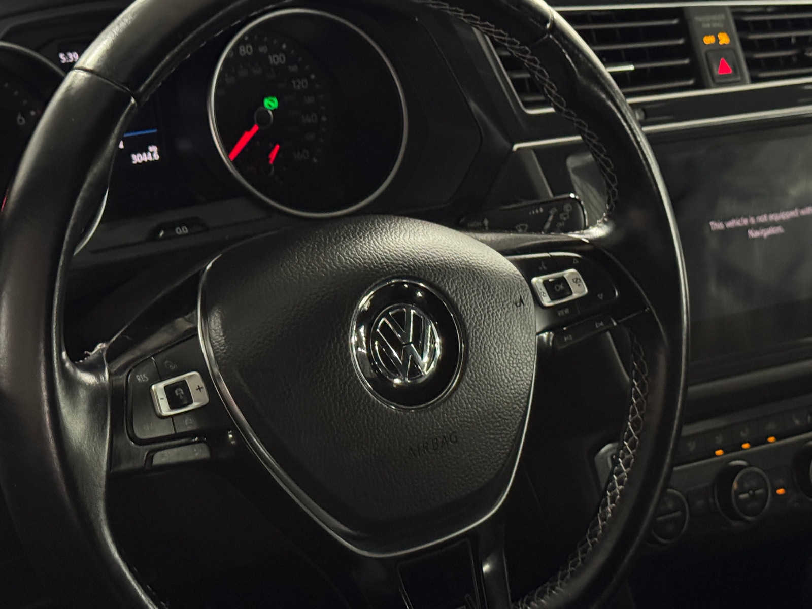 Thumbnail: 2021 Volkswagen Tiguan - 4