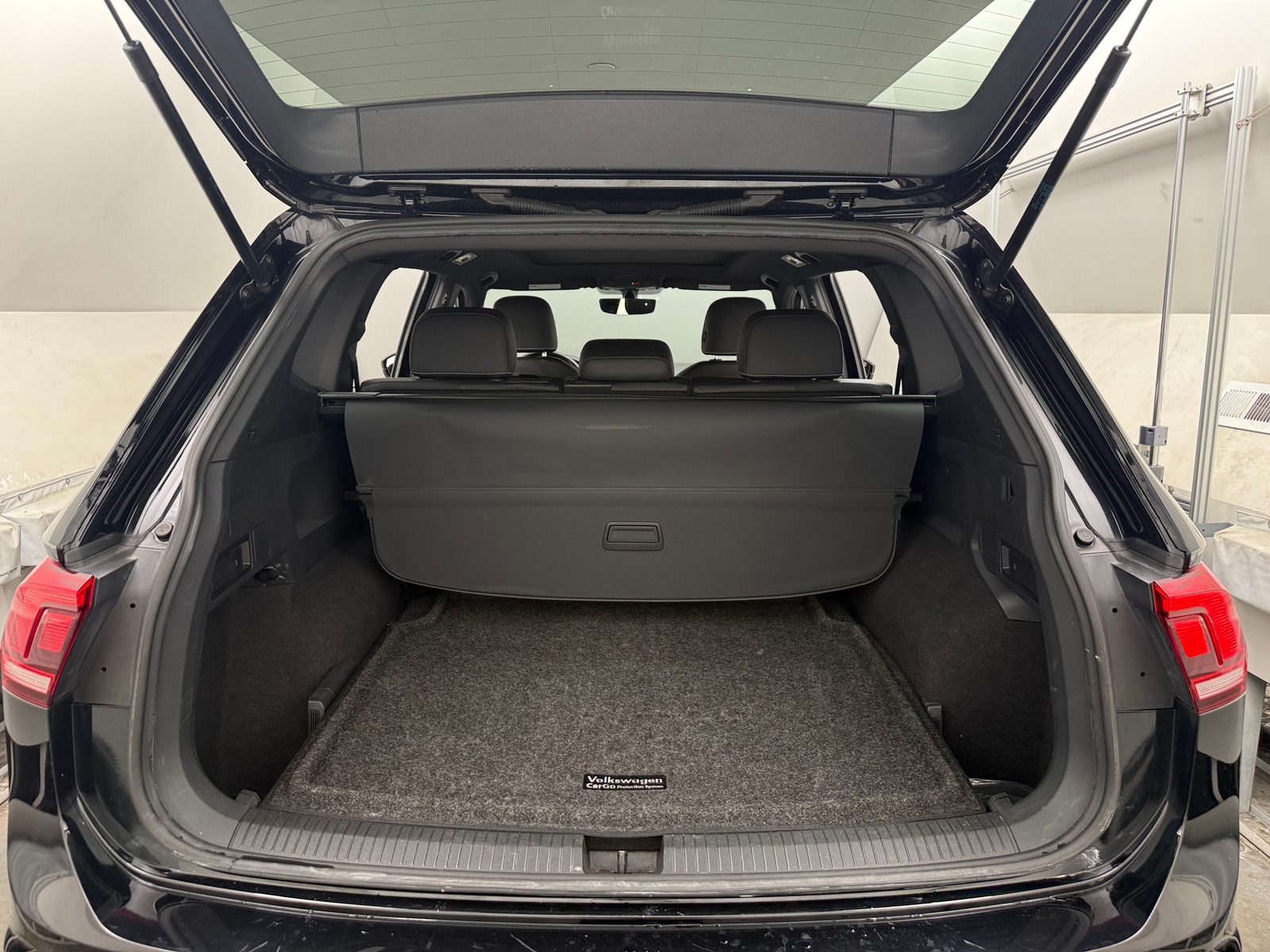 Thumbnail: 2021 Volkswagen Tiguan - 6