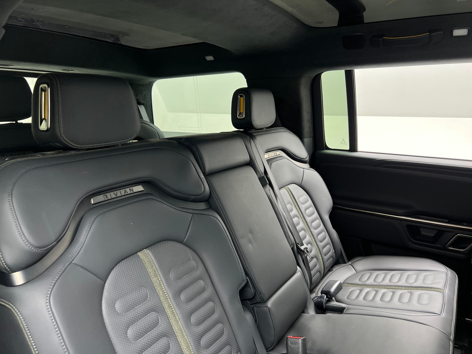 Thumbnail: 2022 Rivian R1S - 5