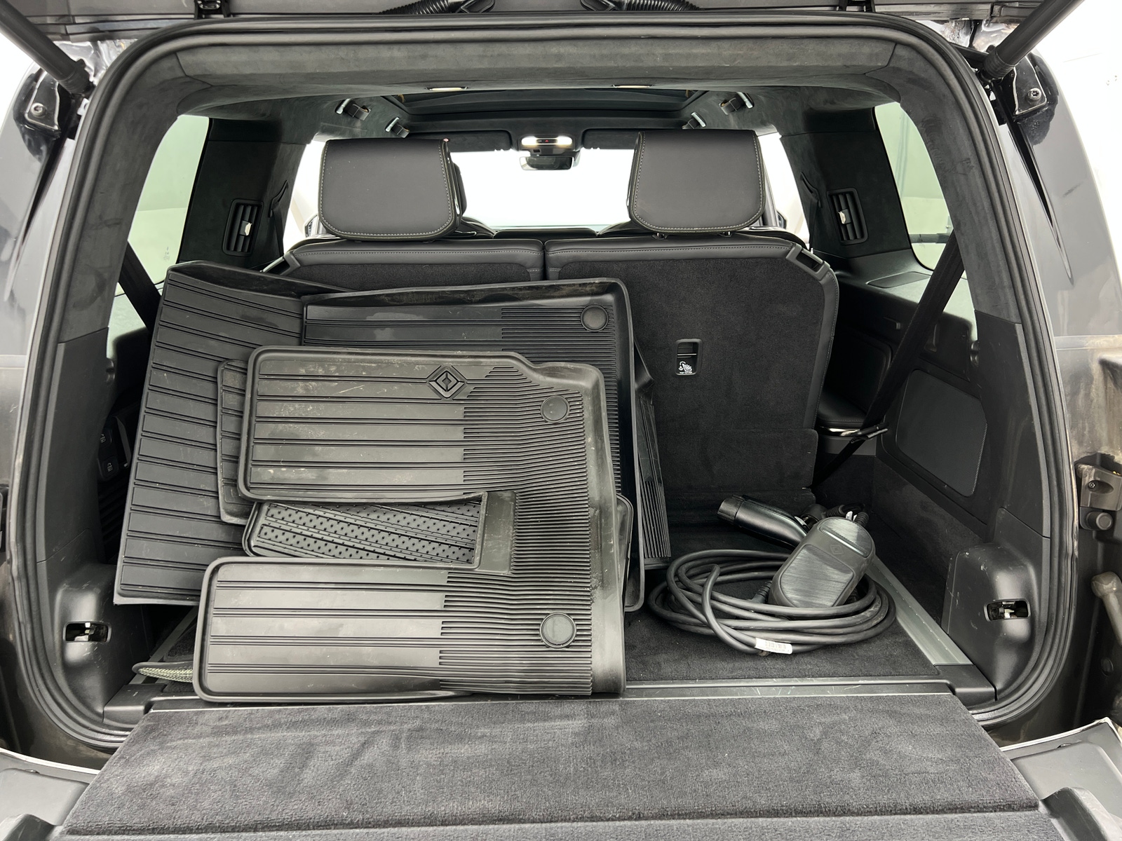 Thumbnail: 2022 Rivian R1S - 6