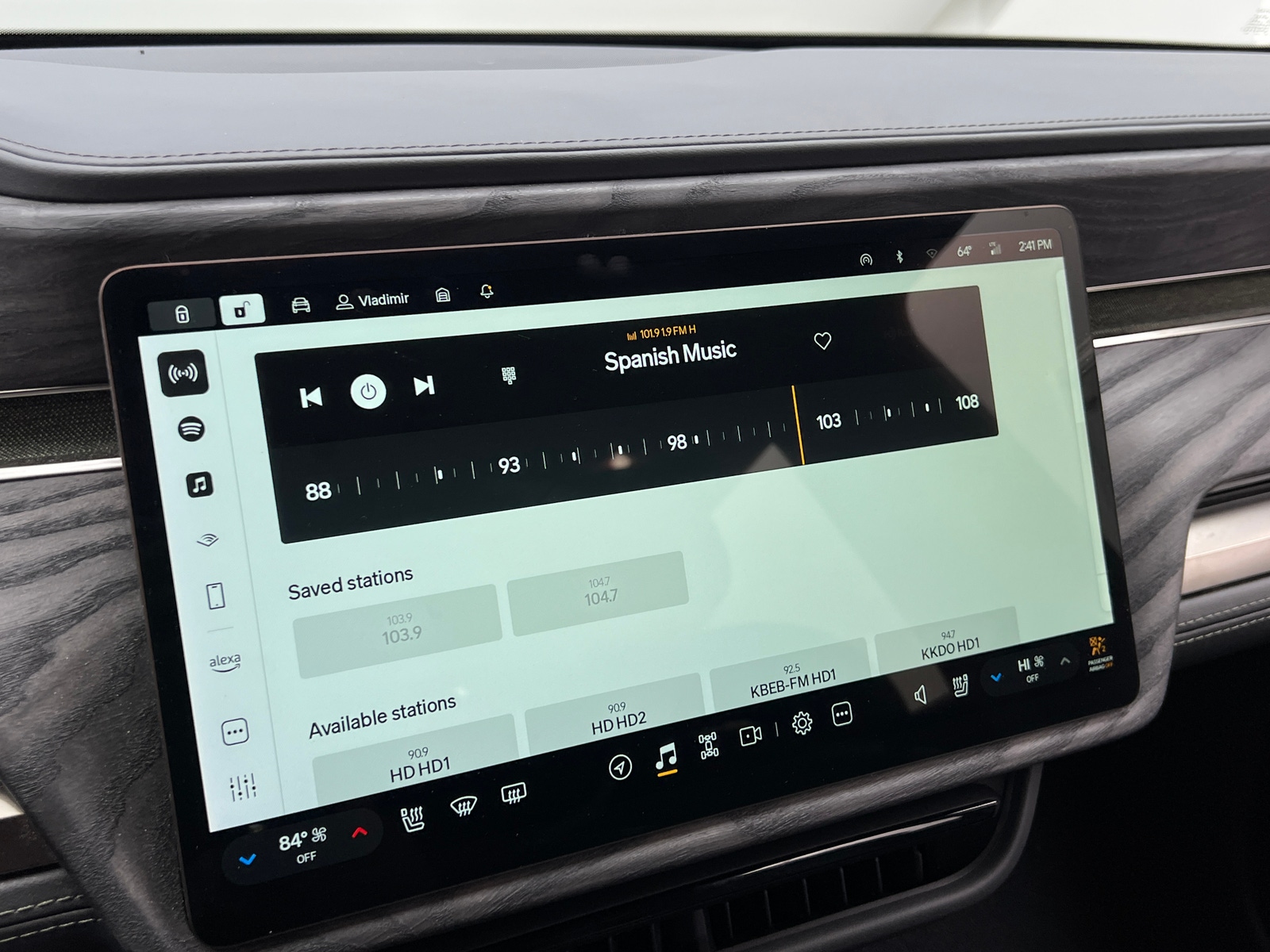 Thumbnail: 2022 Rivian R1S - 3