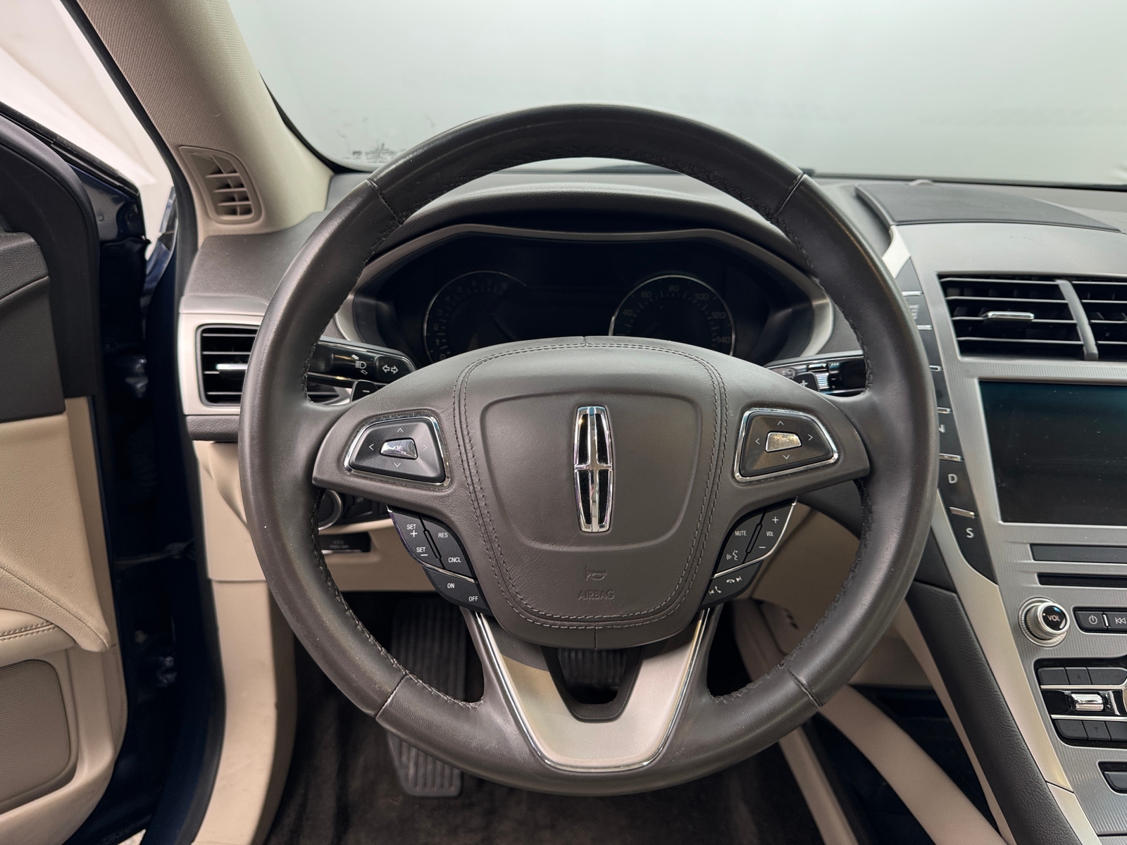 Thumbnail: 2018 Lincoln MKZ - 4