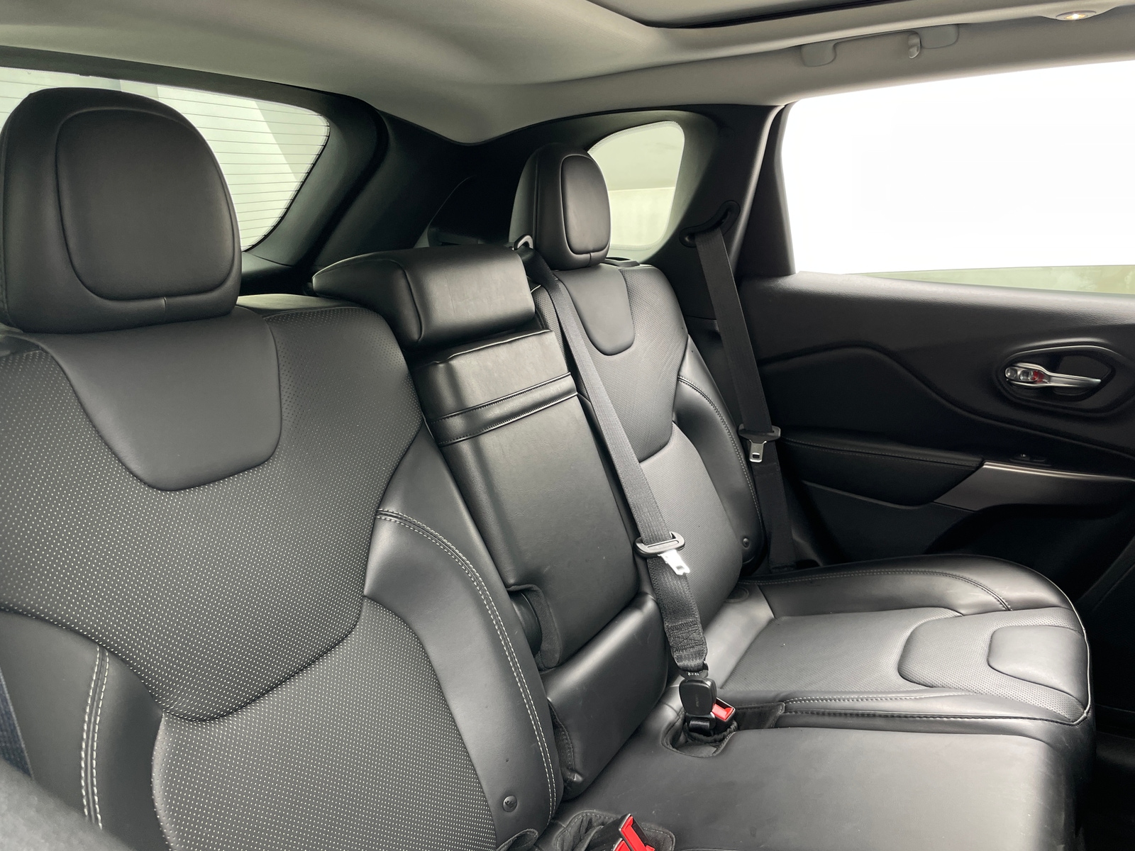 Thumbnail: 2019 Jeep Cherokee - 4