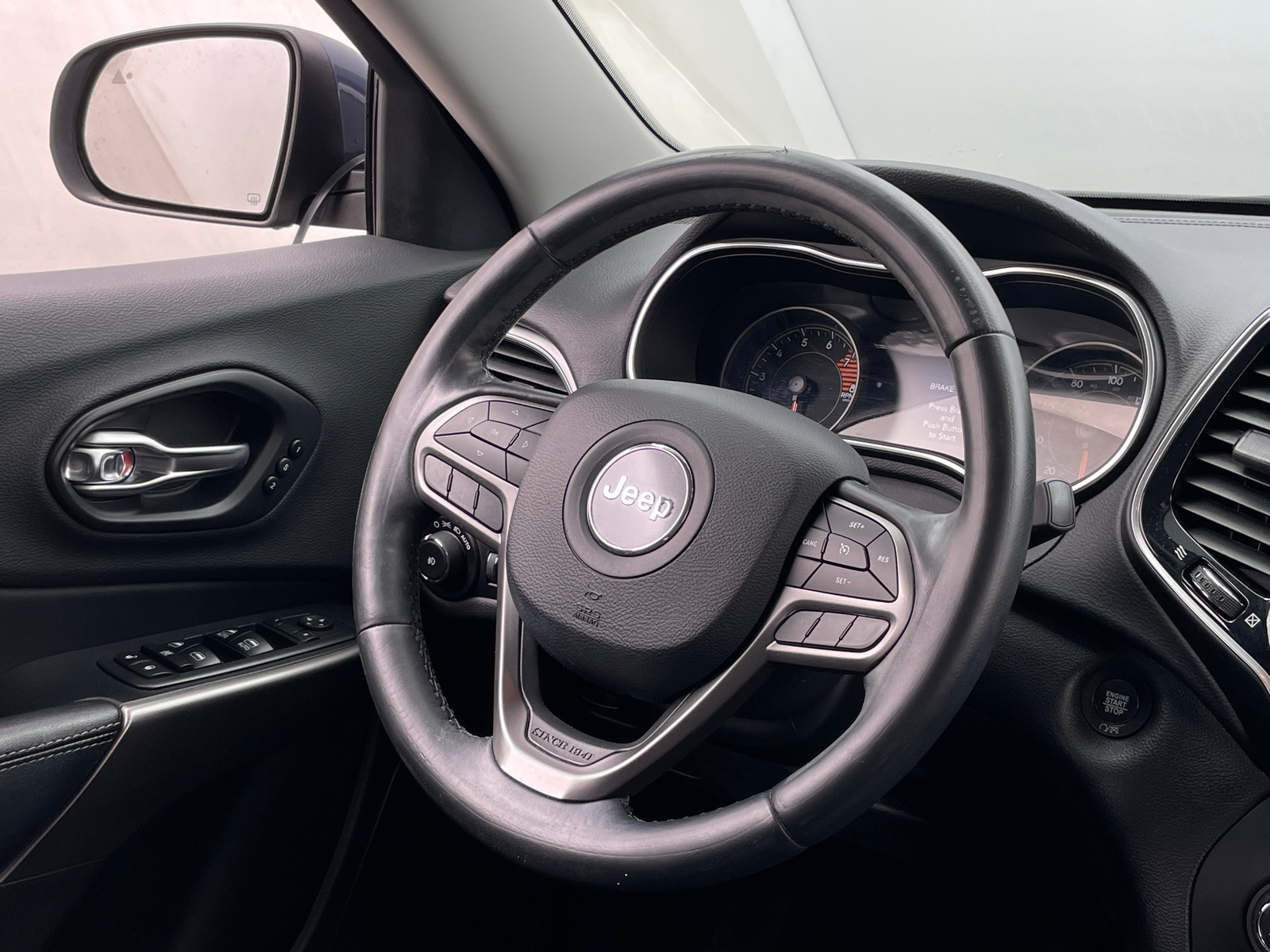 Thumbnail: 2019 Jeep Cherokee - 3