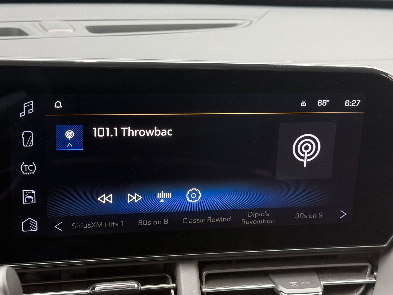 Thumbnail: 2025 Chevrolet Trax - 4