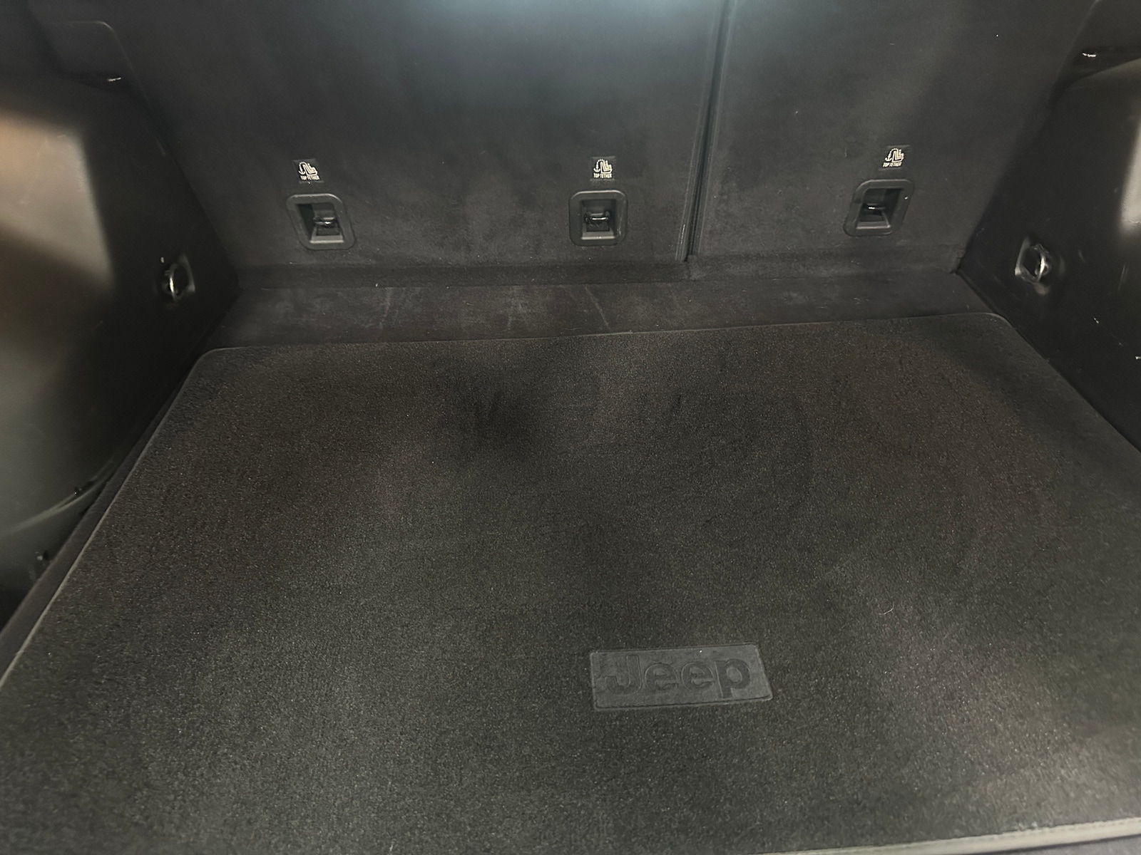 Thumbnail: 2019 Jeep Cherokee - 6