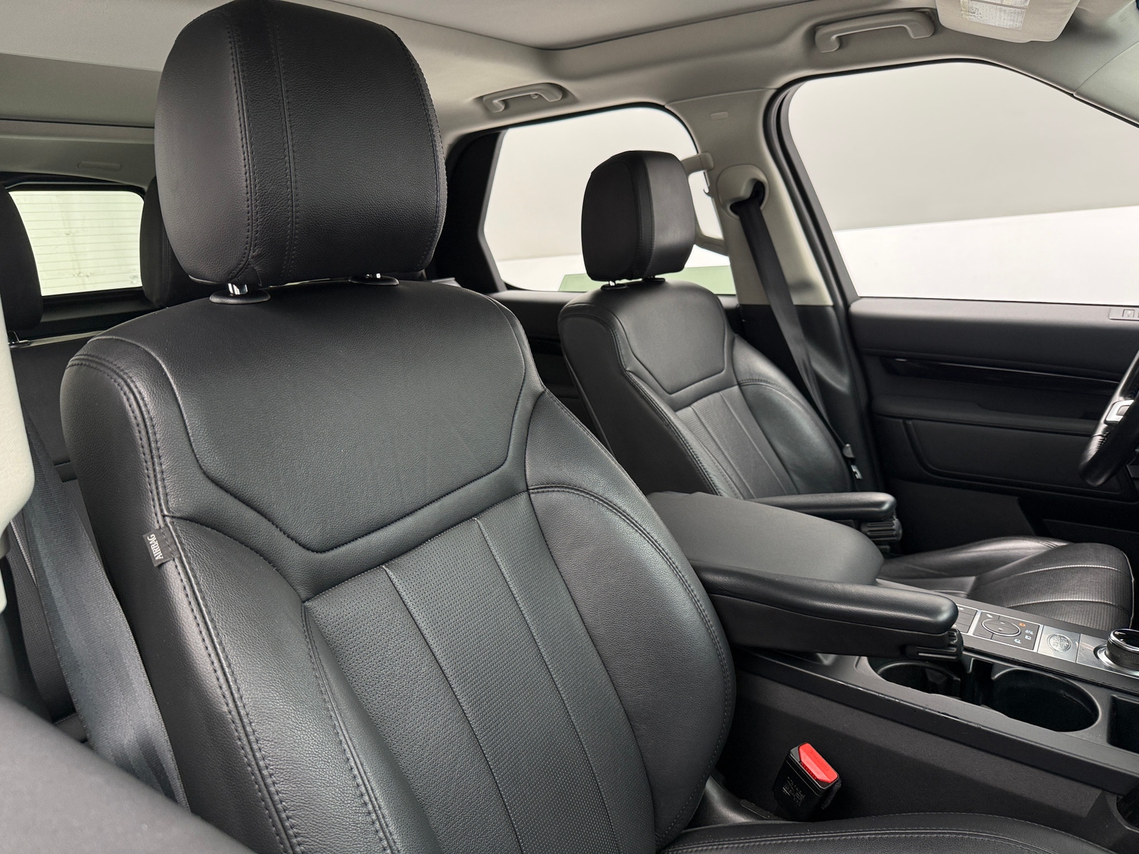 Thumbnail: 2019 Land Rover Discovery - 2