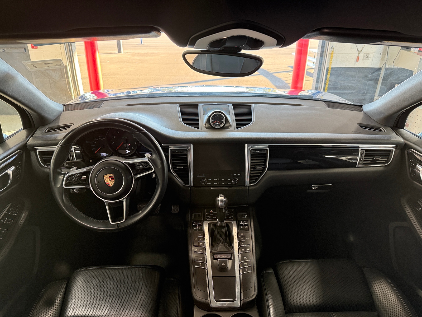 Thumbnail: 2017 Porsche Macan - 2