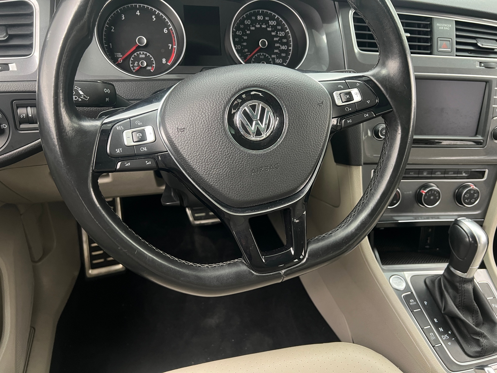 Thumbnail: 2017 Volkswagen Golf - 4