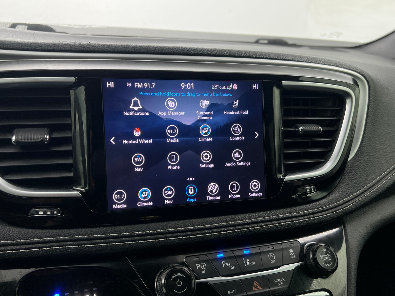 Thumbnail: 2018 Chrysler Pacifica - 3