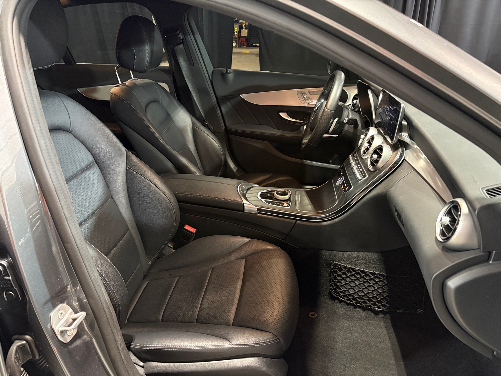 Thumbnail: 2021 Mercedes-Benz C-Class - 2