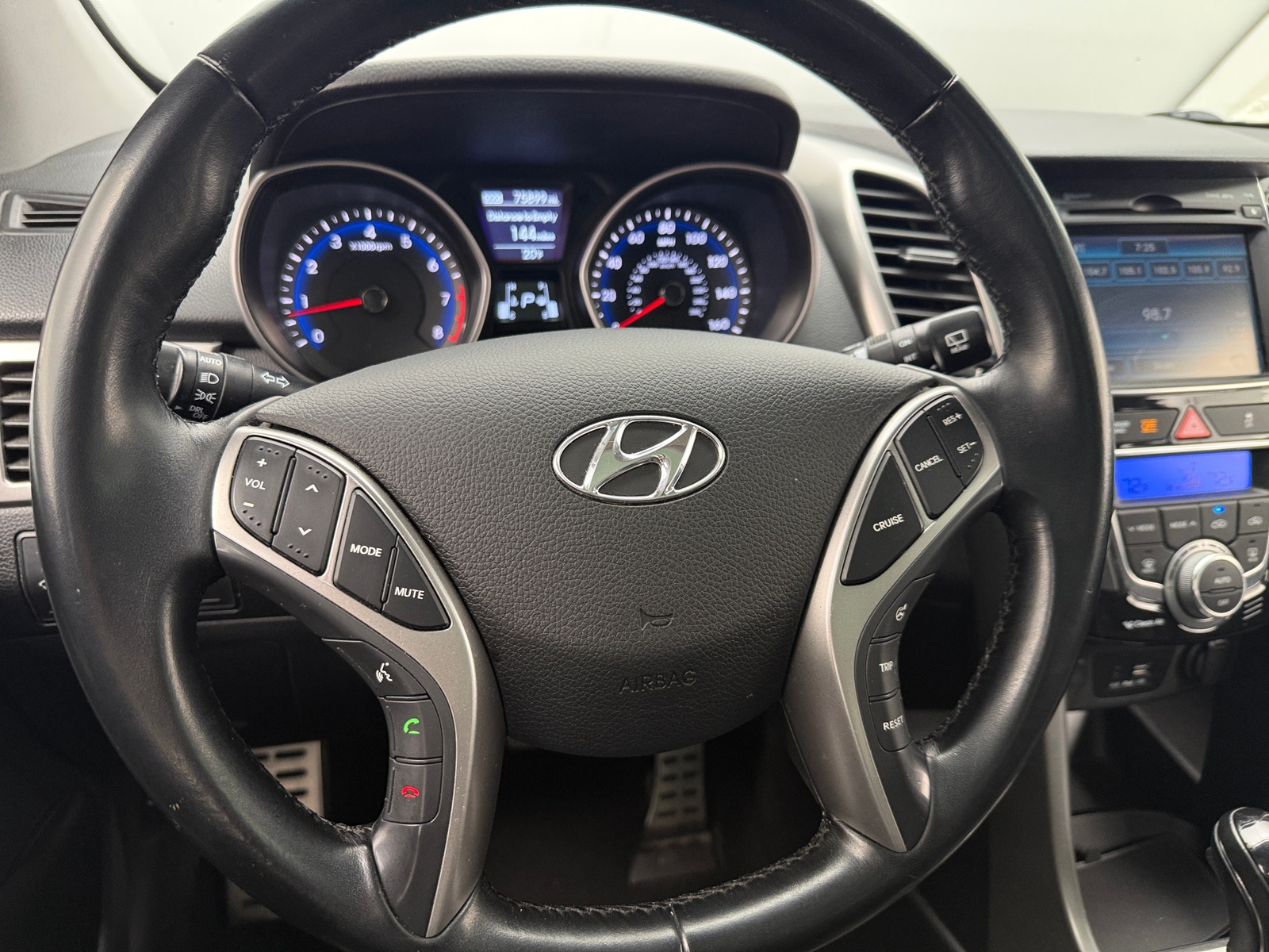 Thumbnail: 2015 Hyundai Elantra - 4