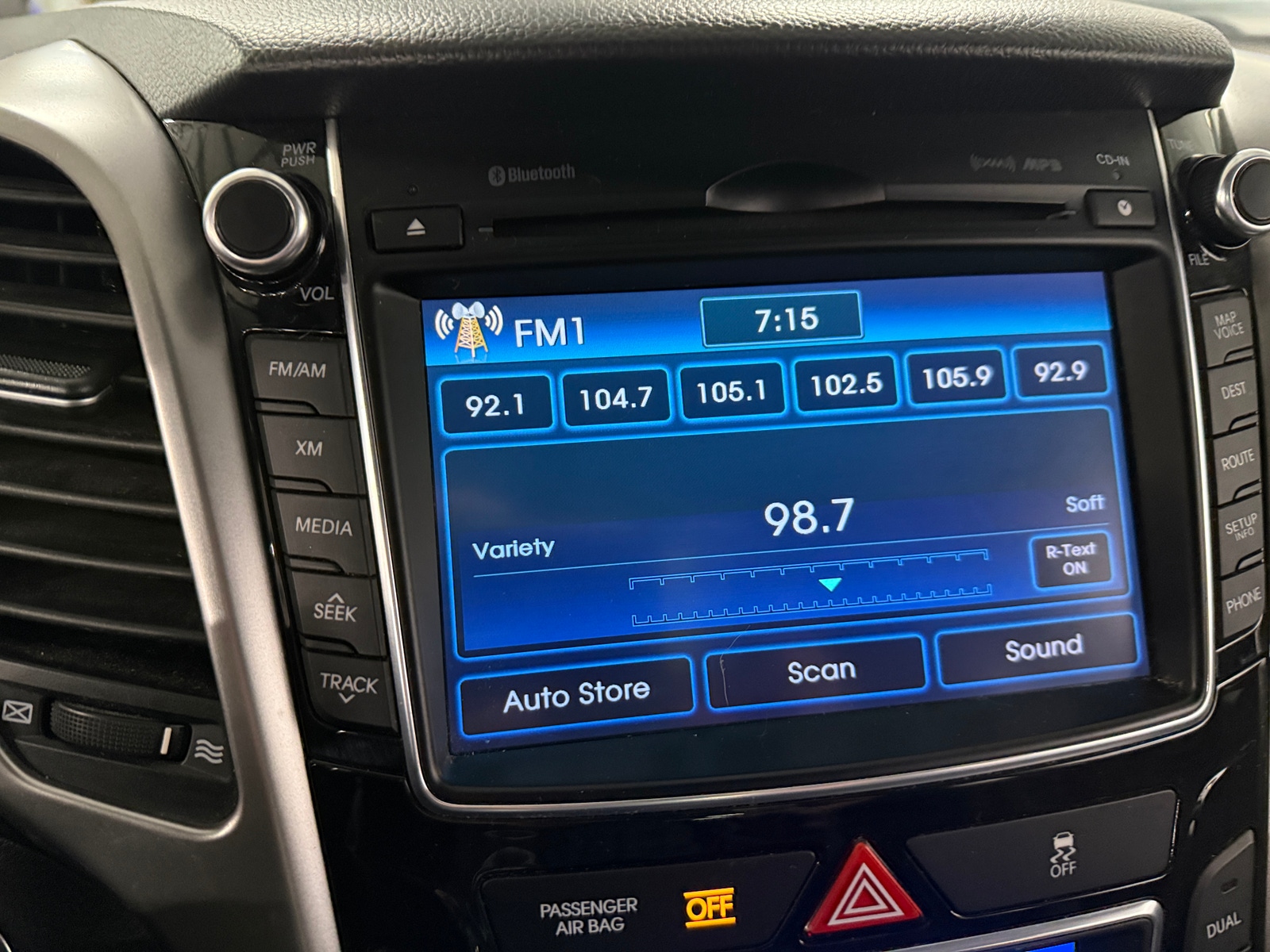 Thumbnail: 2015 Hyundai Elantra - 3