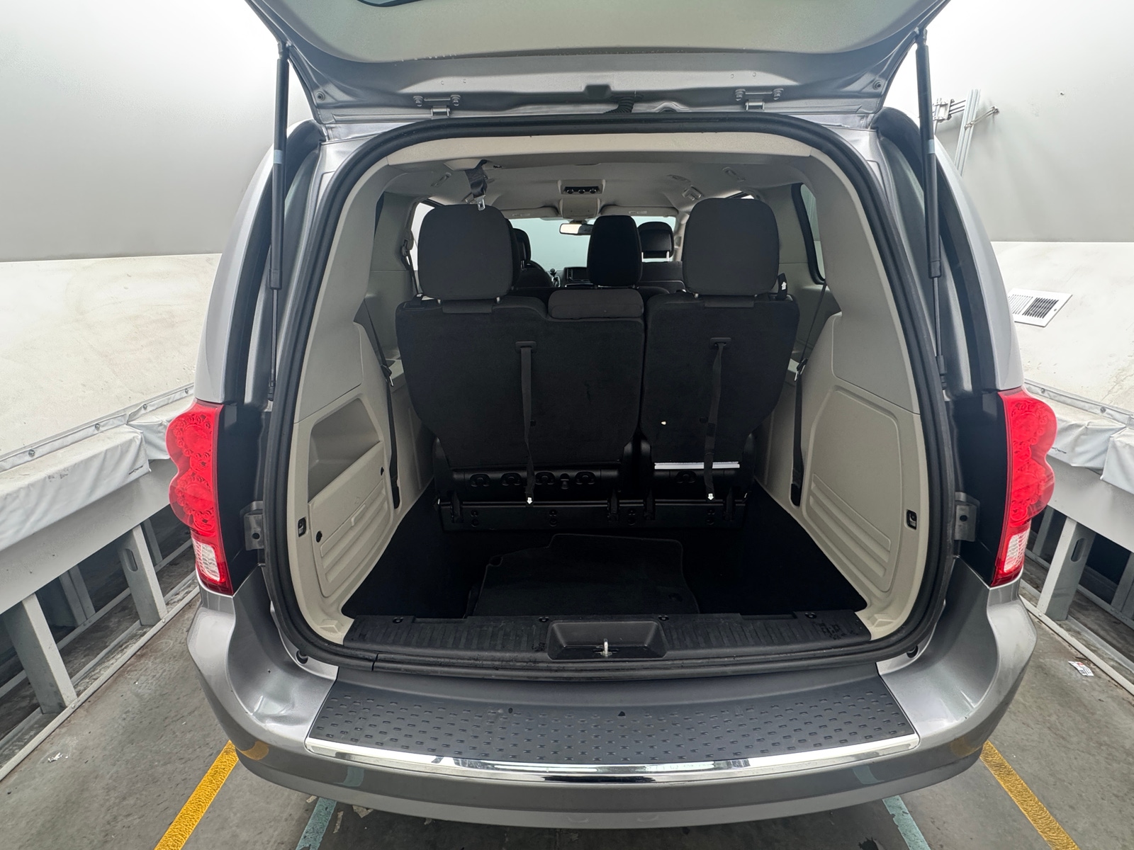 Thumbnail: 2018 Dodge Grand Caravan - 7