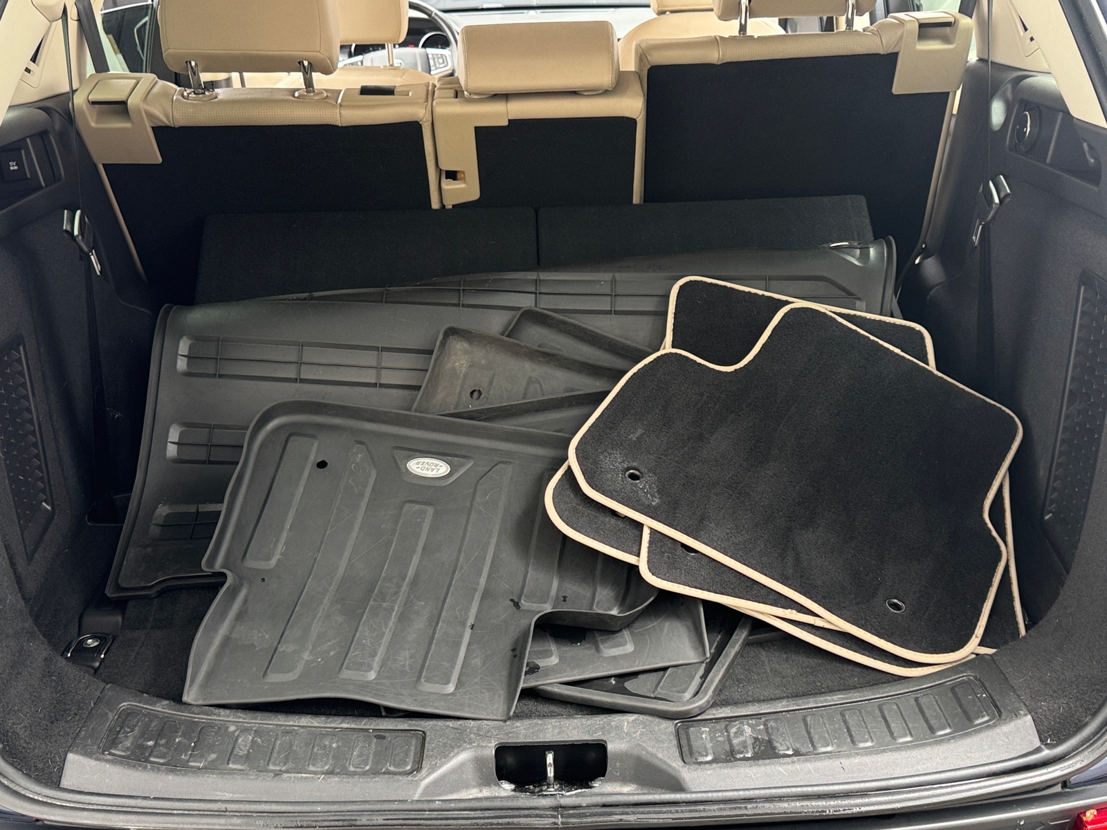 Thumbnail: 2019 Land Rover Discovery Sport - 6