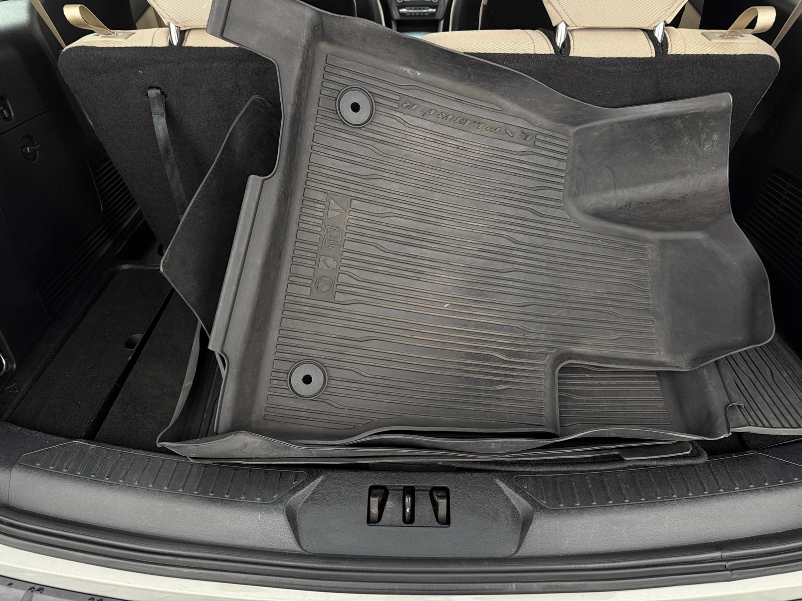 Thumbnail: 2020 Ford Explorer - 7