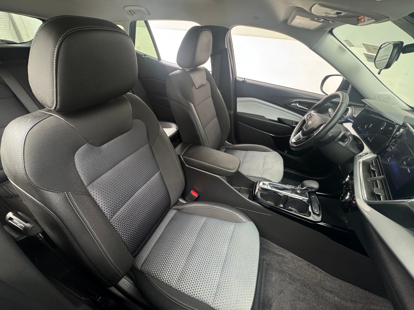 Thumbnail: 2025 Chevrolet Trax - 2