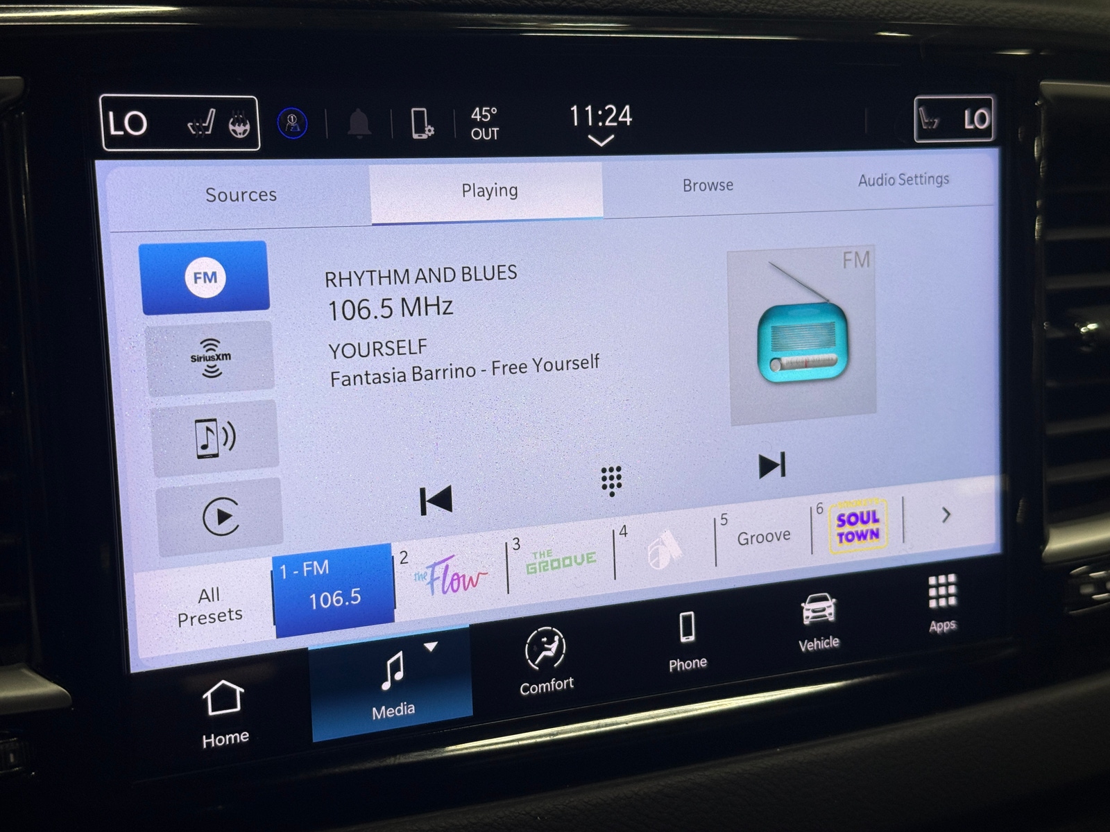 Thumbnail: 2024 Chrysler Pacifica - 3