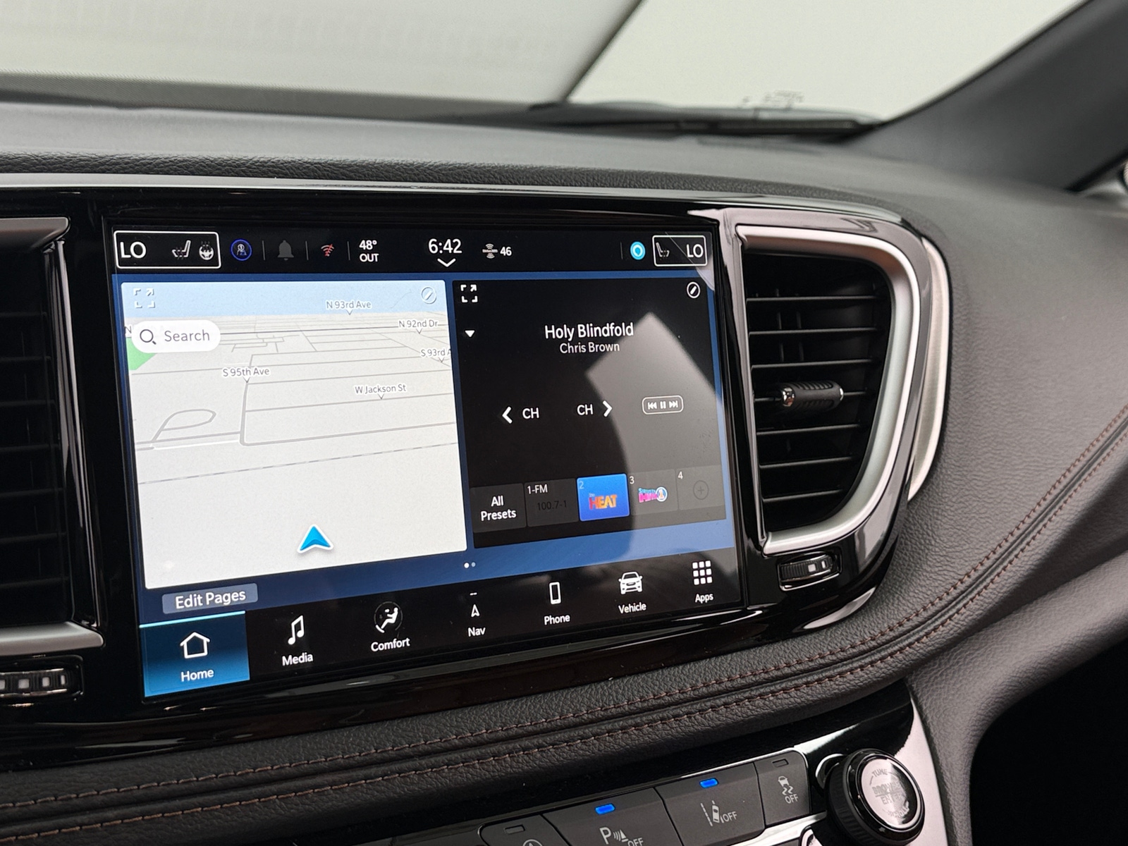 Thumbnail: 2026 Chrysler Pacifica - 3