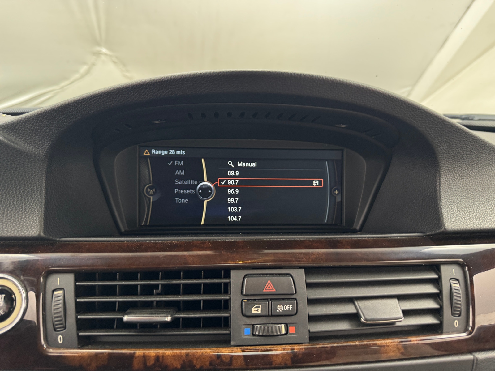 Thumbnail: 2011 BMW 3 Series - 3