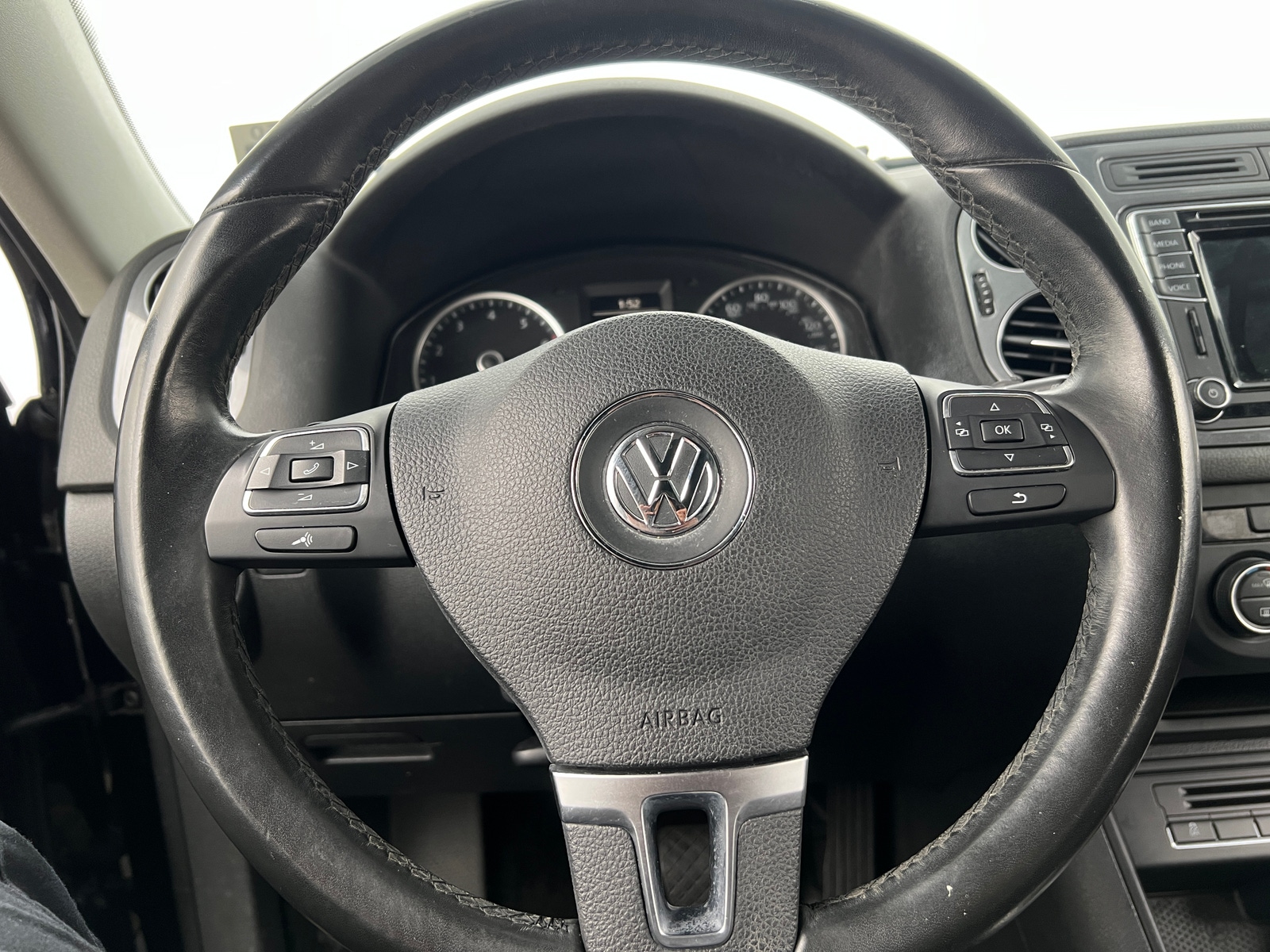 Thumbnail: 2017 Volkswagen Tiguan - 4