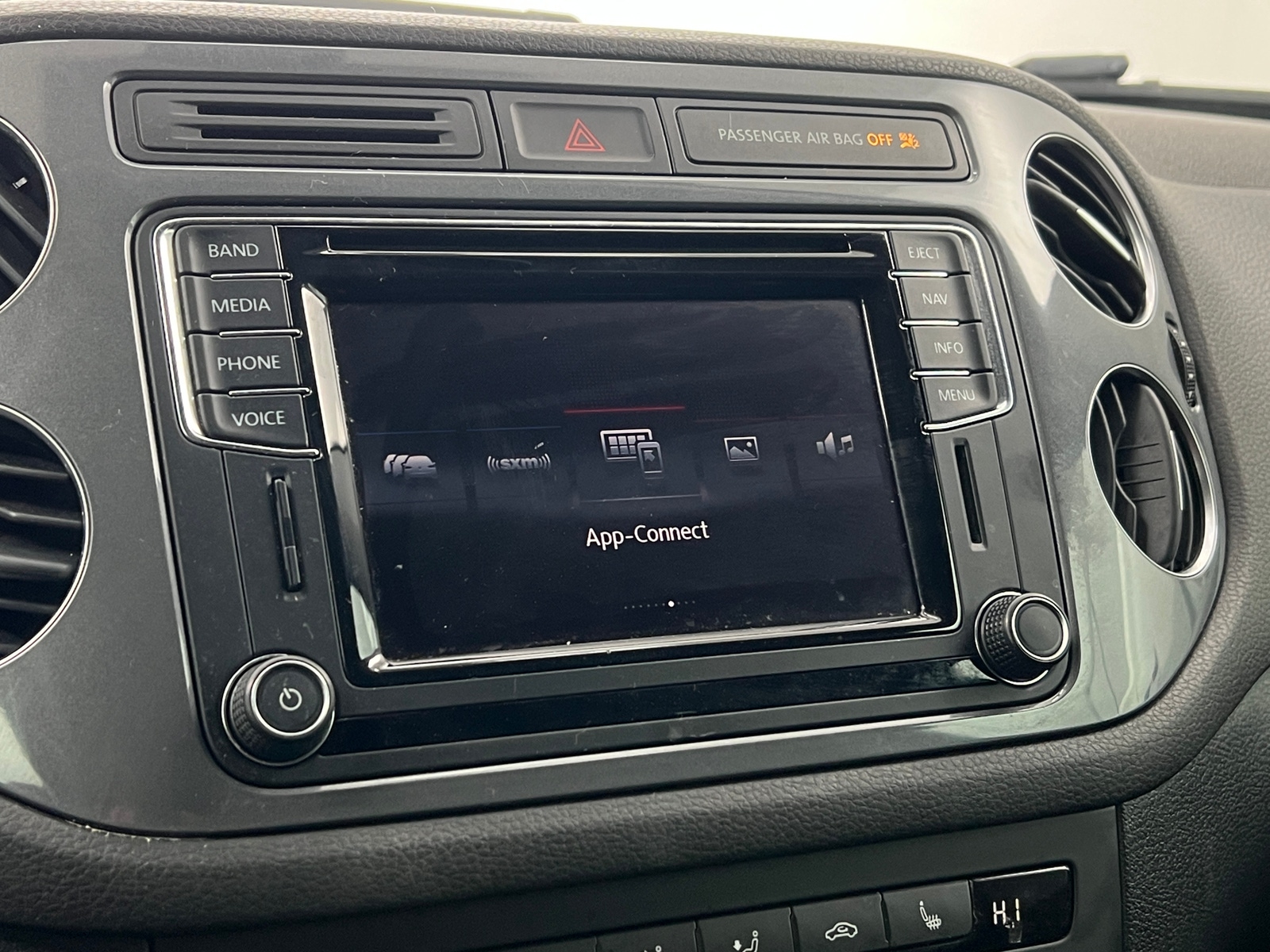 Thumbnail: 2017 Volkswagen Tiguan - 3