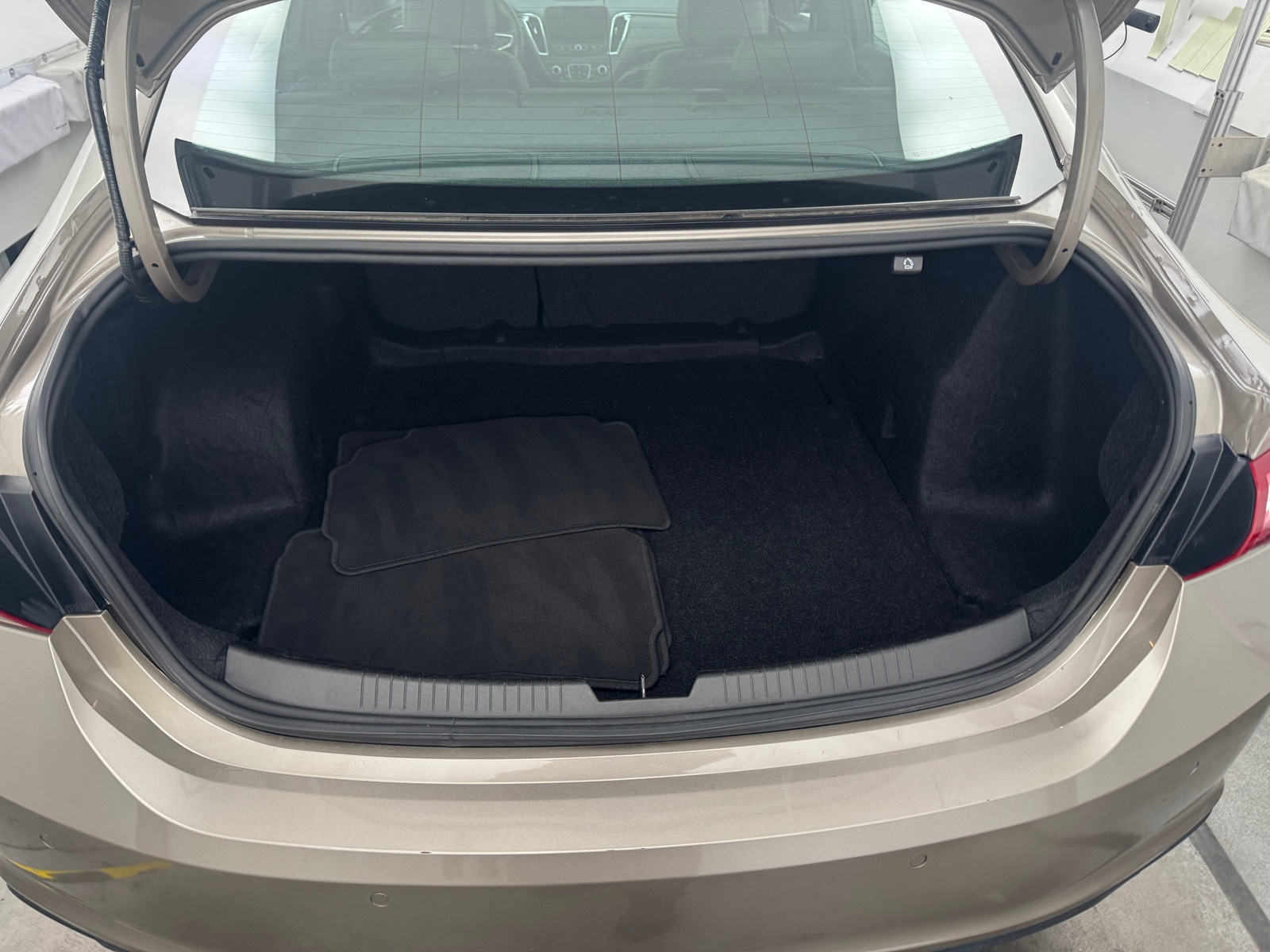 Thumbnail: 2024 Chevrolet Malibu - 6