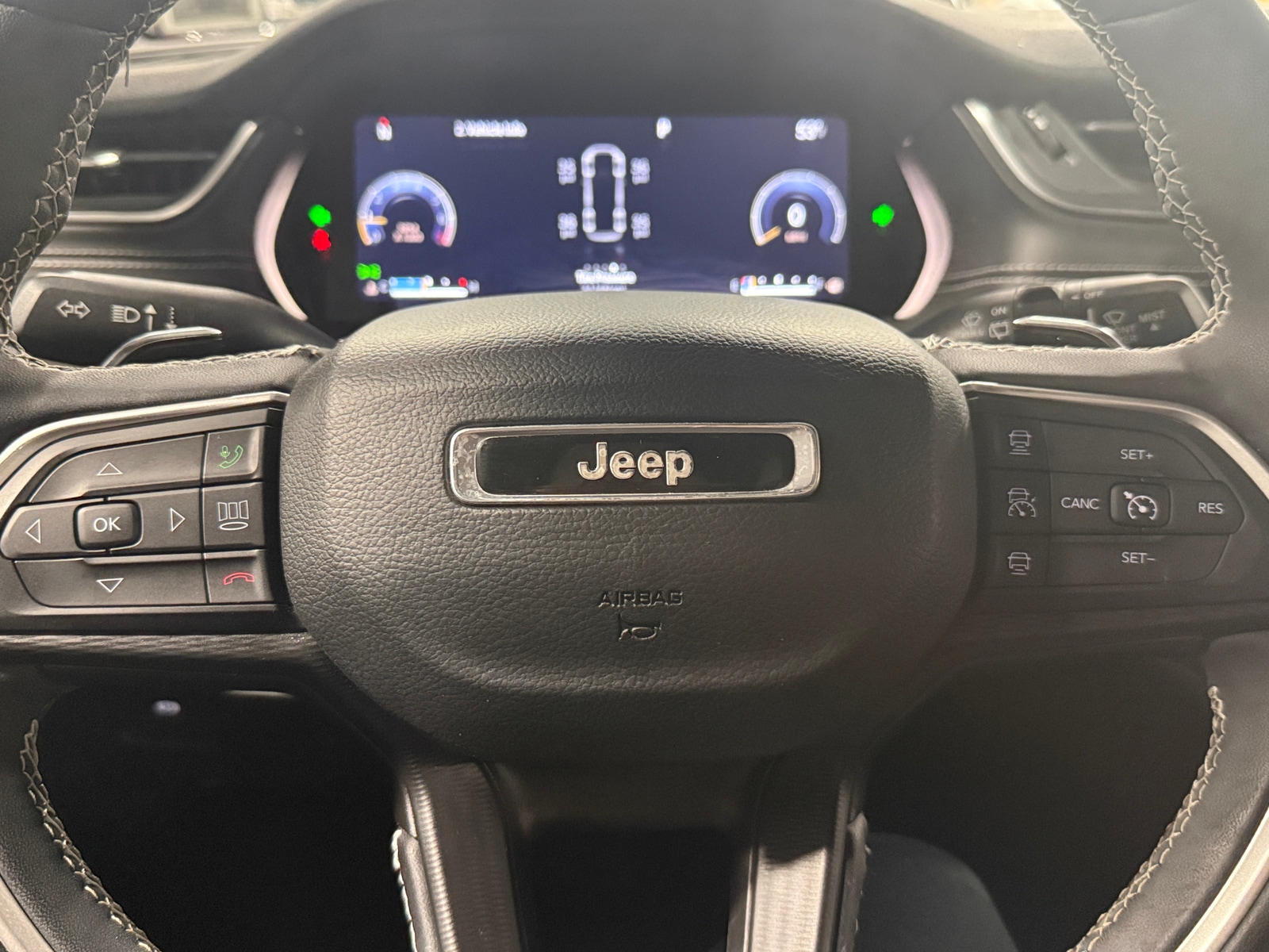 Thumbnail: 2023 Jeep Grand Cherokee L - 5