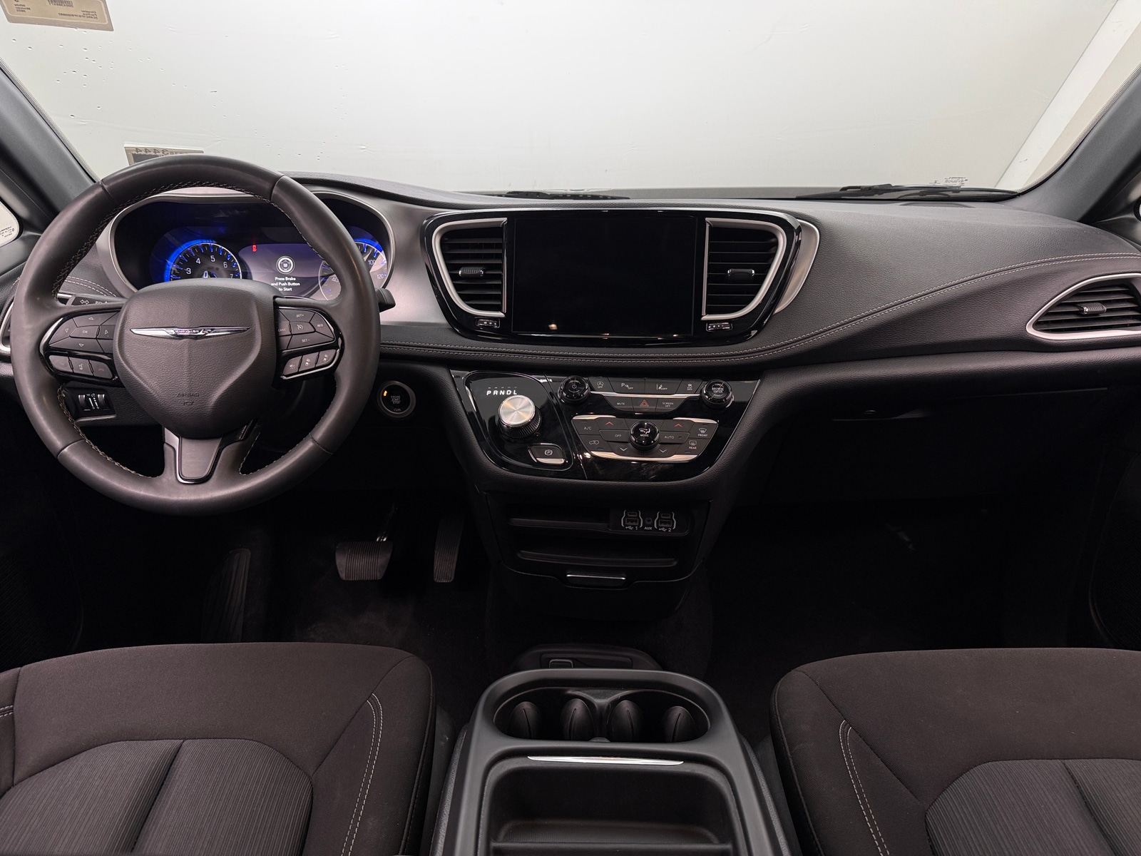 Thumbnail: 2023 Chrysler Pacifica - 3