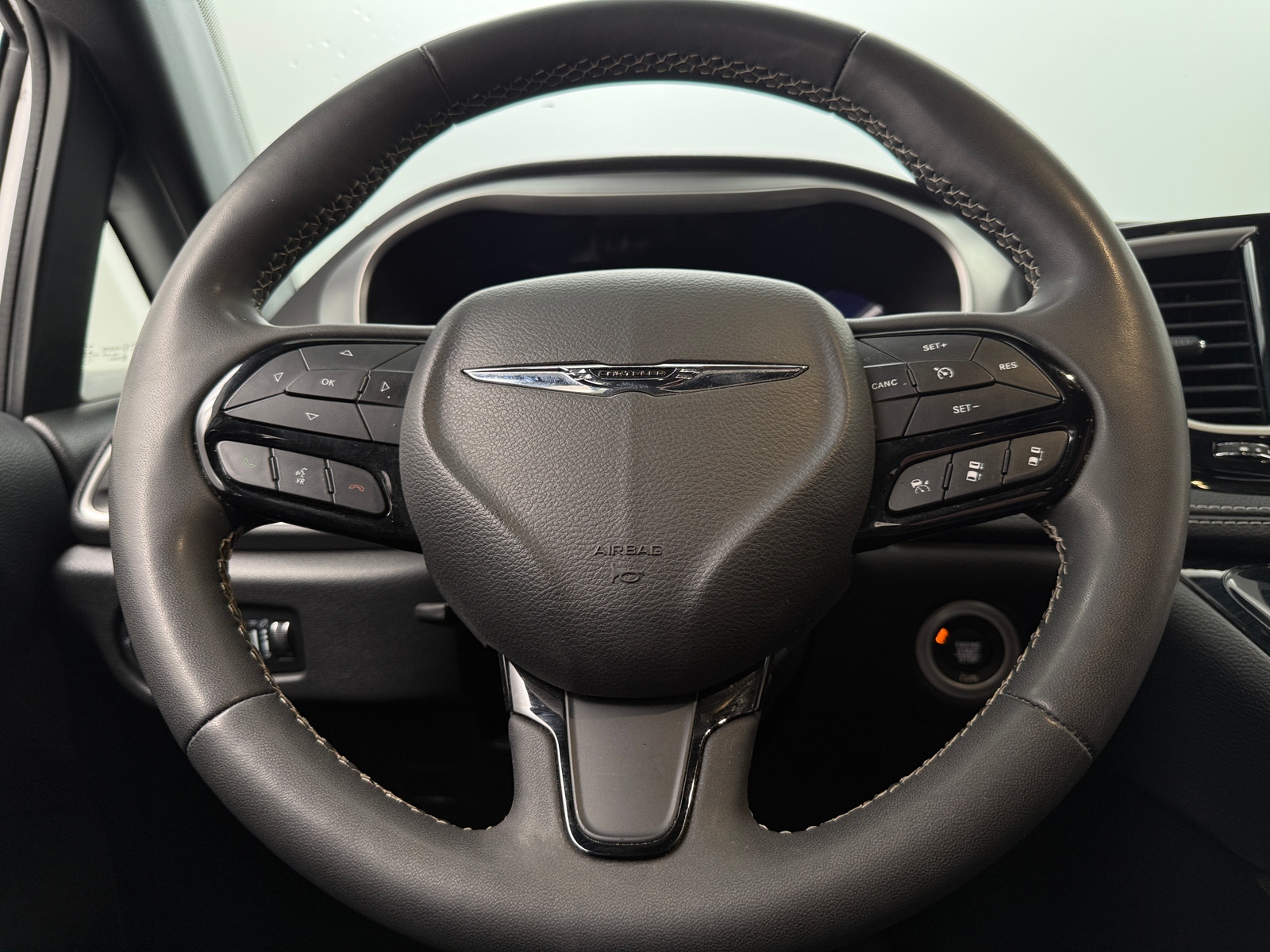 Thumbnail: 2023 Chrysler Pacifica - 5