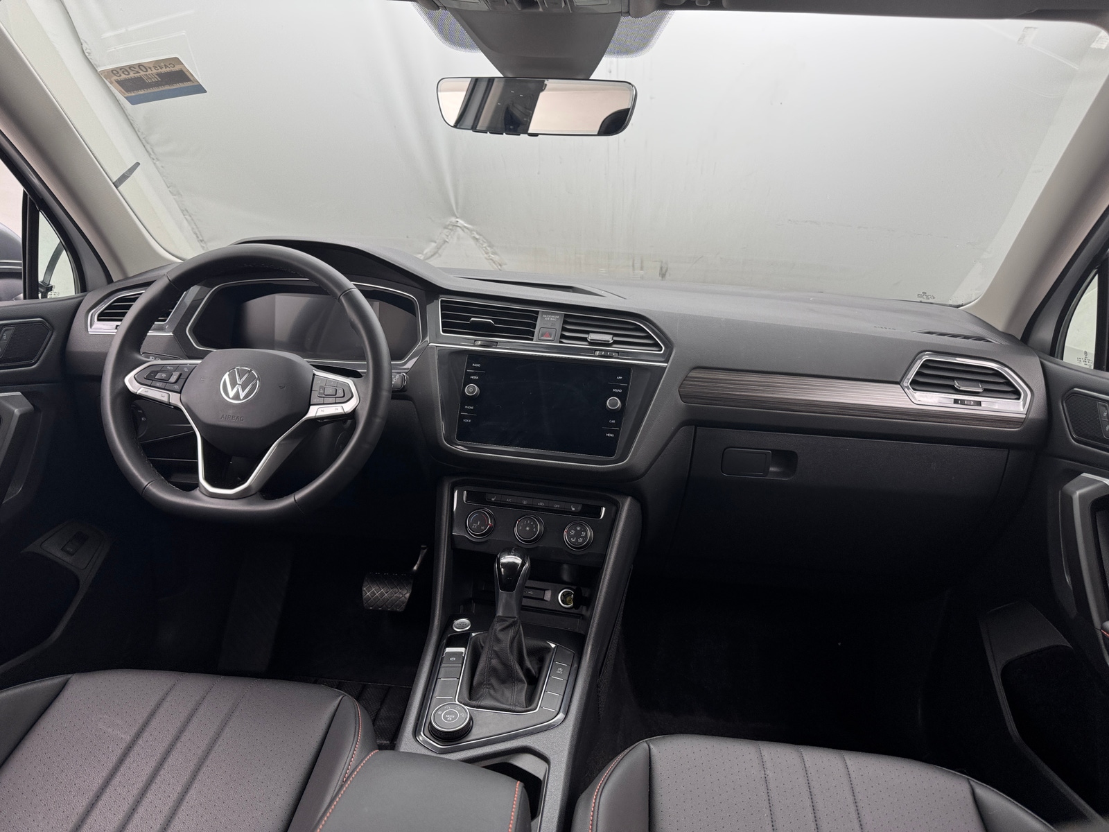 Thumbnail: 2024 Volkswagen Tiguan - 2