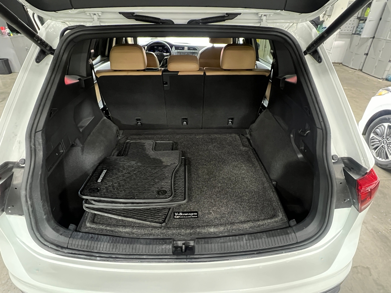 Thumbnail: 2022 Volkswagen Tiguan - 6