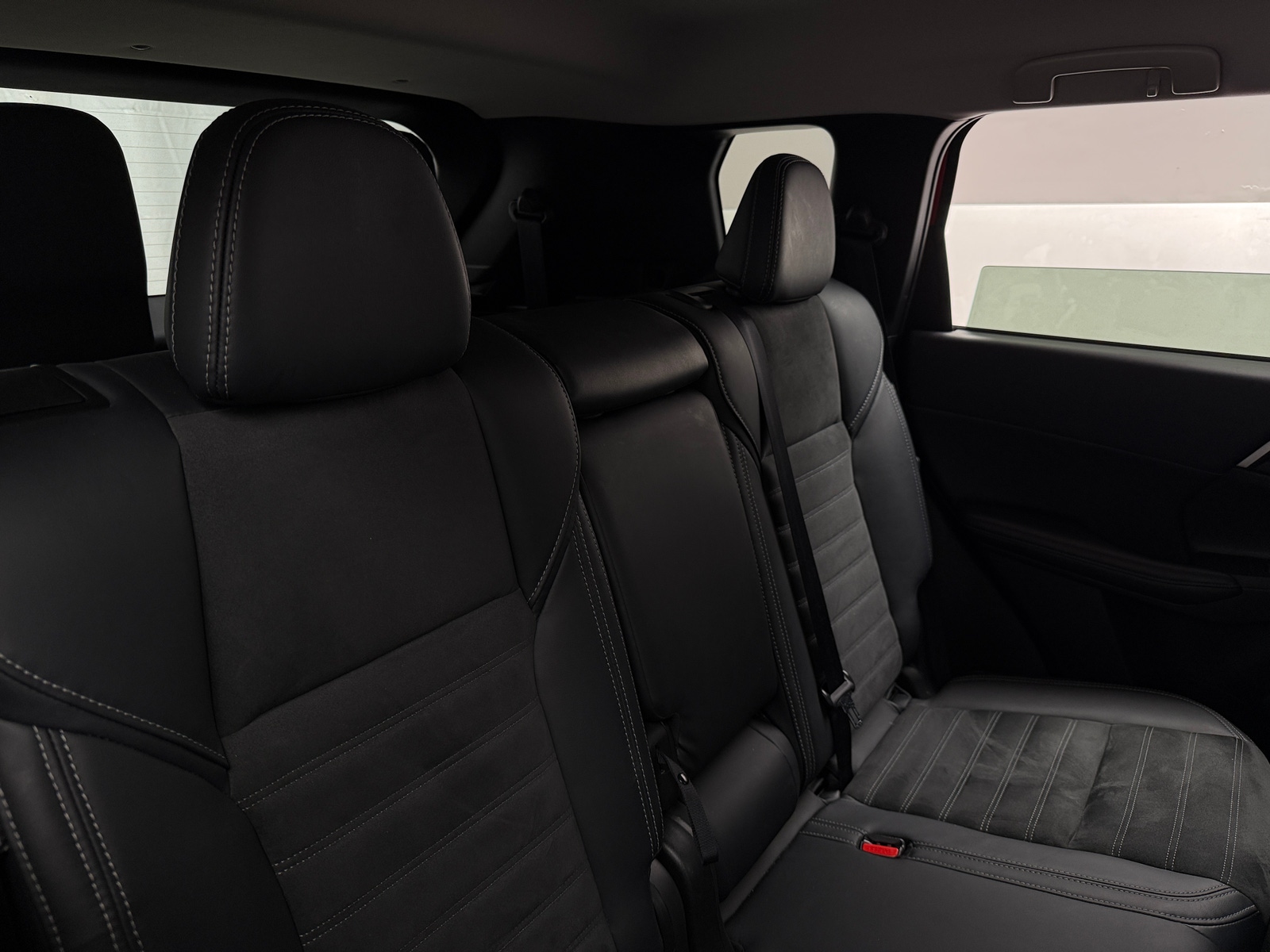 Thumbnail: 2024 Mitsubishi Outlander - 5