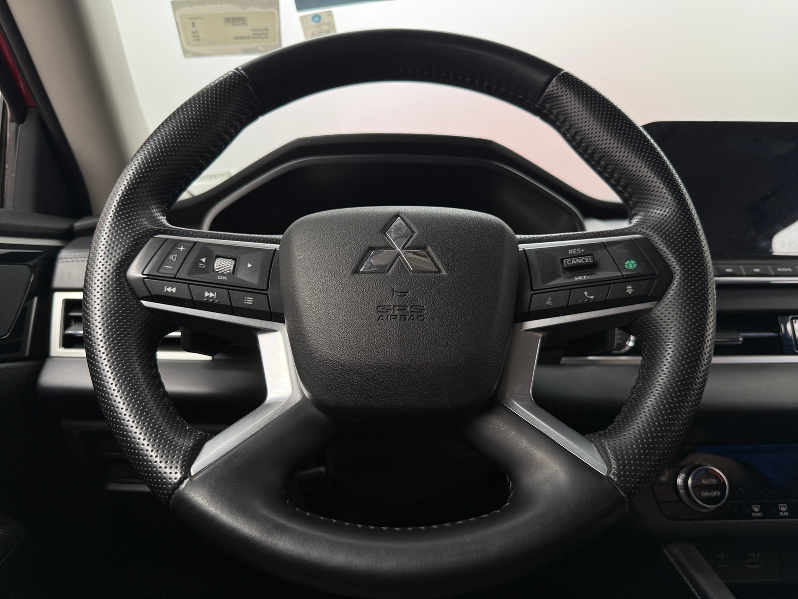 Thumbnail: 2024 Mitsubishi Outlander - 4