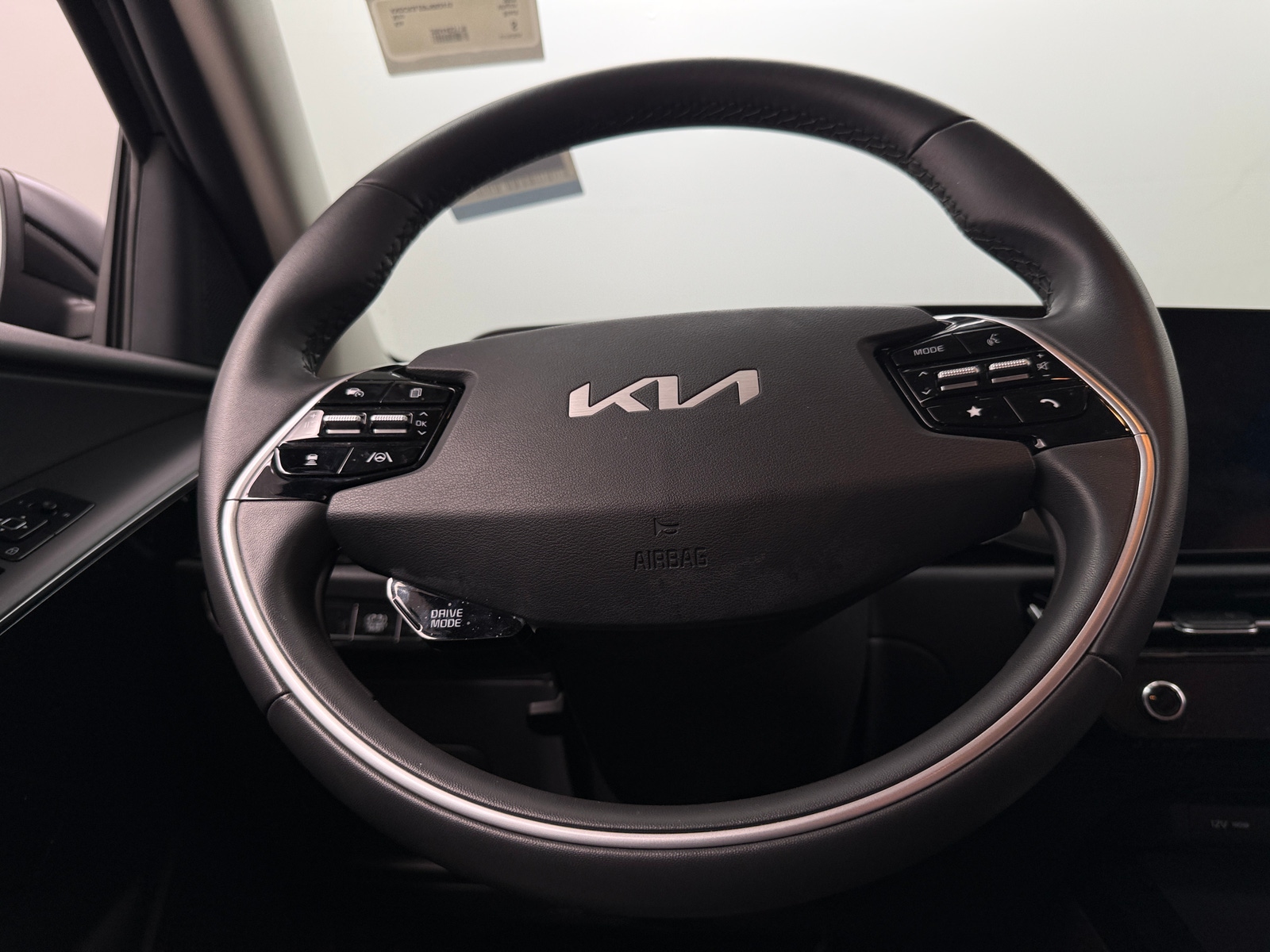 Thumbnail: 2023 Kia Niro - 5