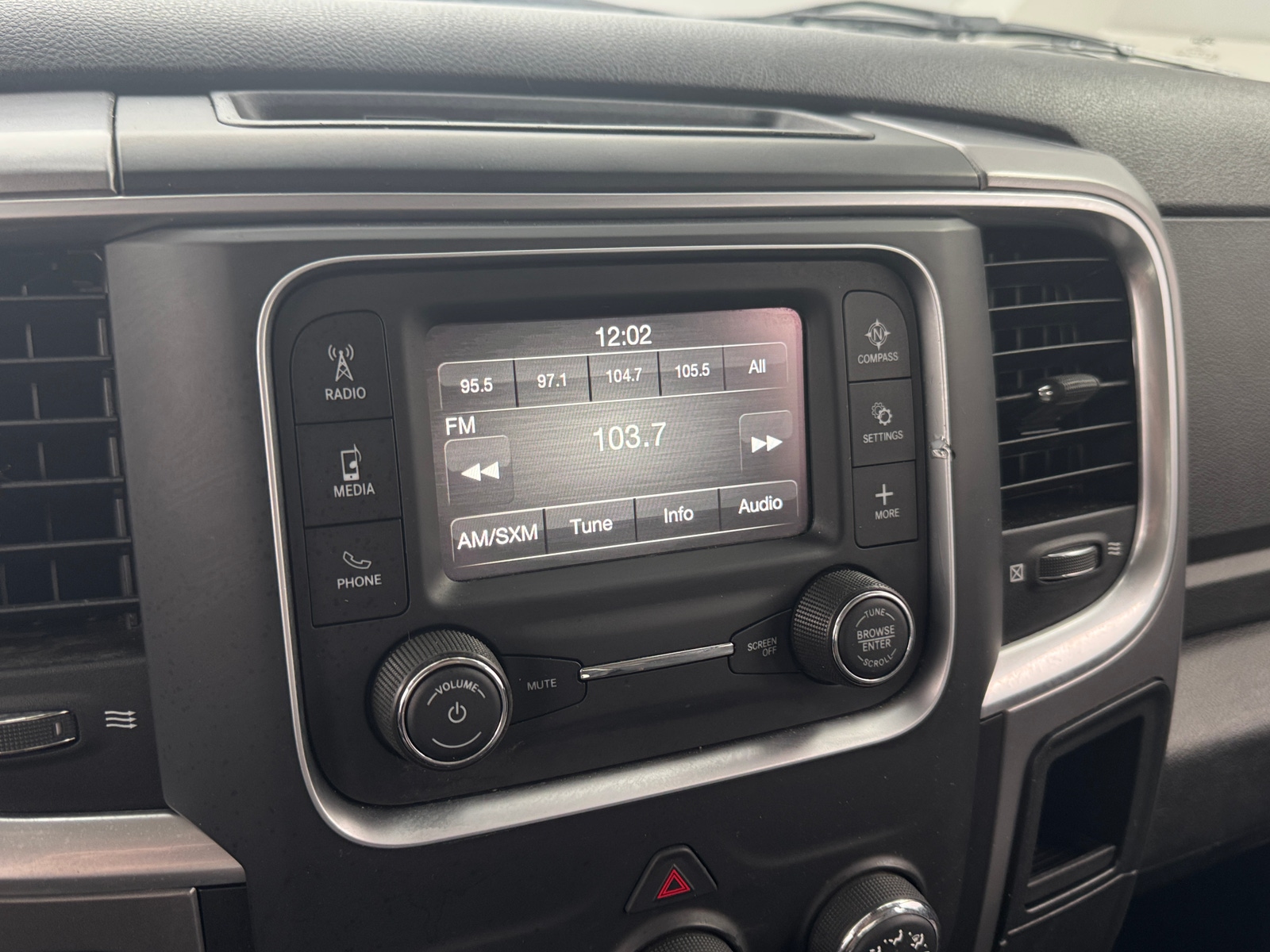 Thumbnail: 2022 RAM 1500 Classic - 4