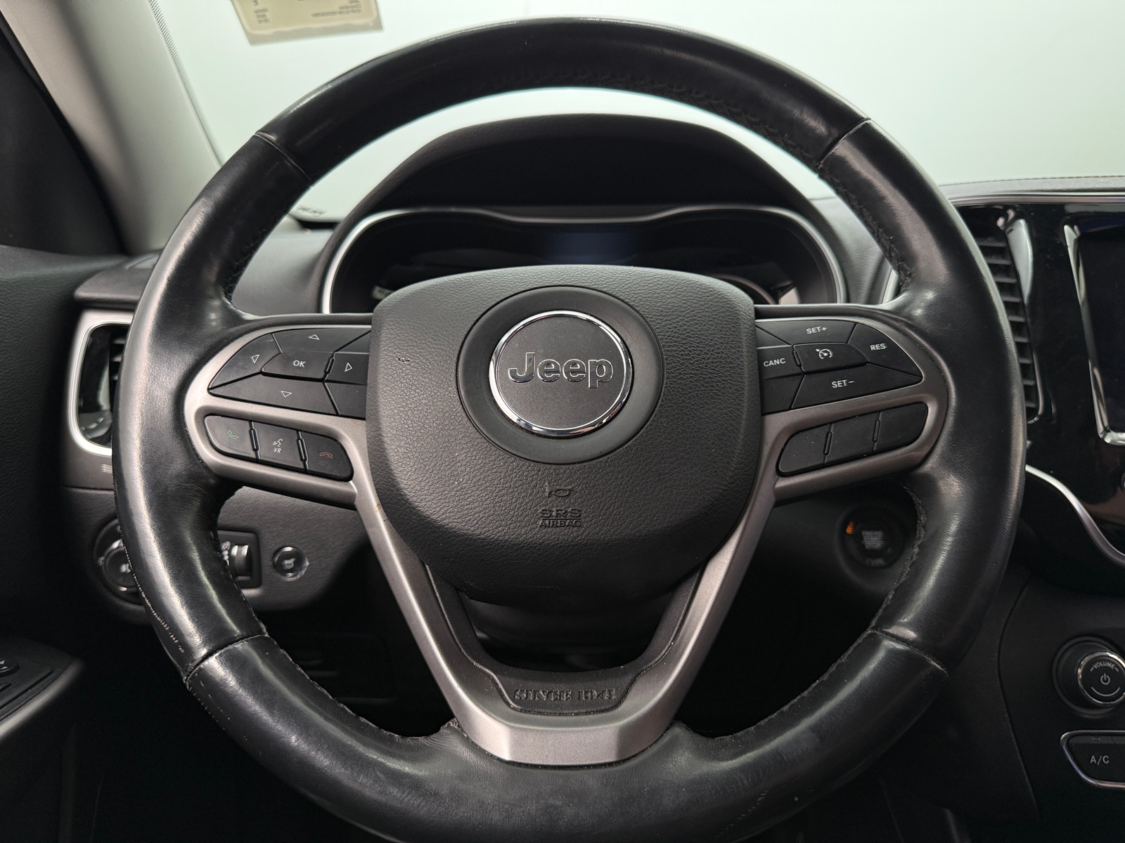 Thumbnail: 2019 Jeep Cherokee - 4