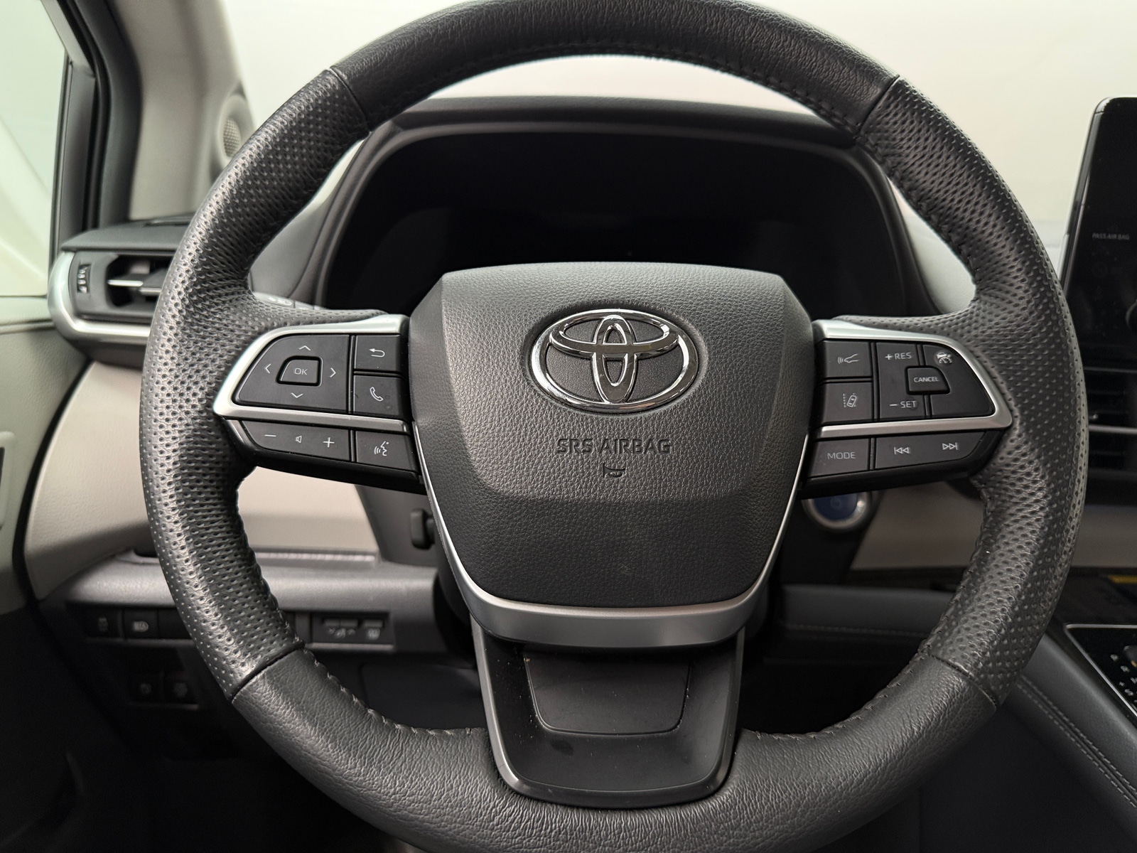 Thumbnail: 2024 Toyota Sienna - 4