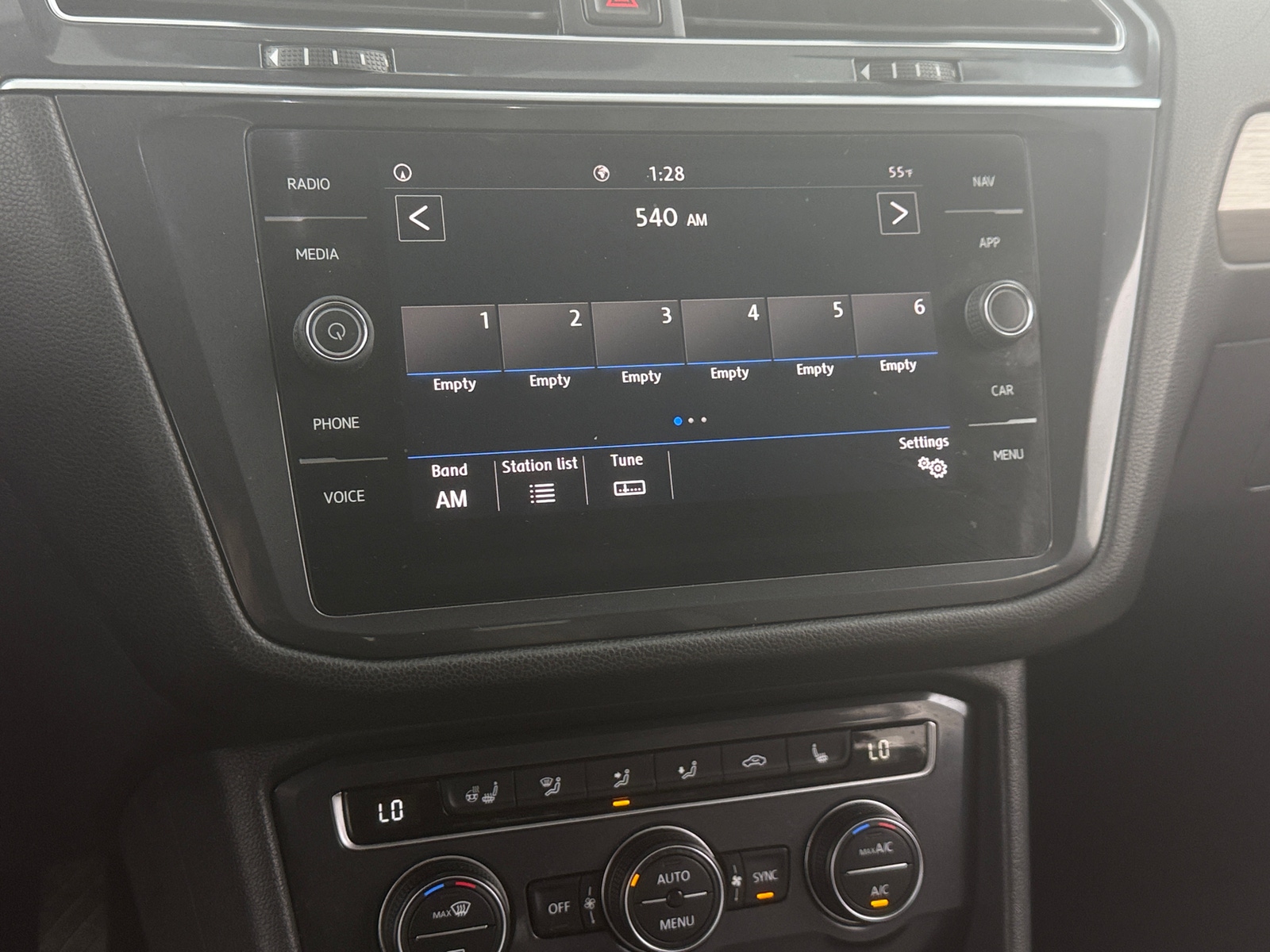 Thumbnail: 2020 Volkswagen Tiguan - 3