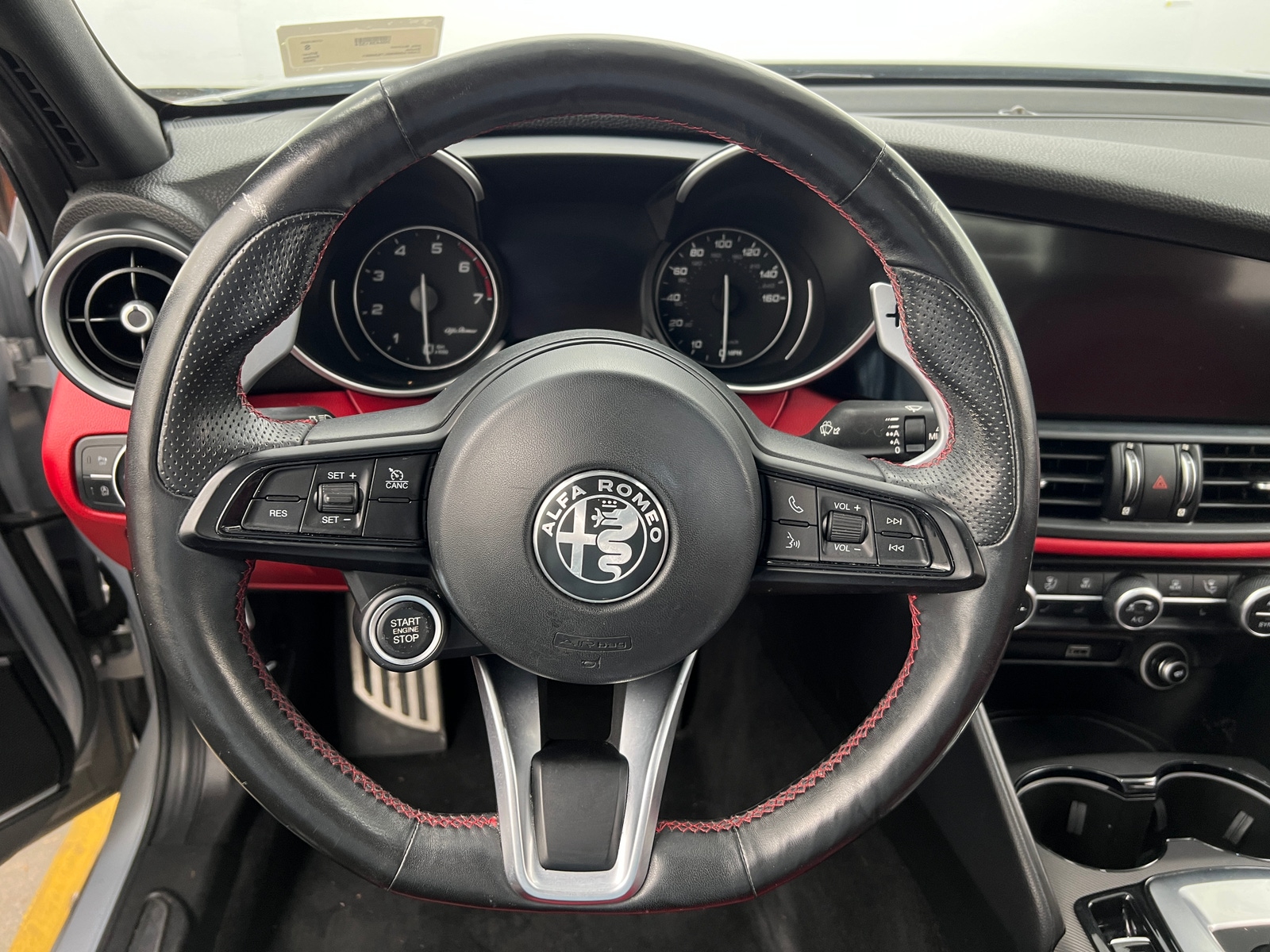 Thumbnail: 2020 Alfa Romeo Giulia - 4