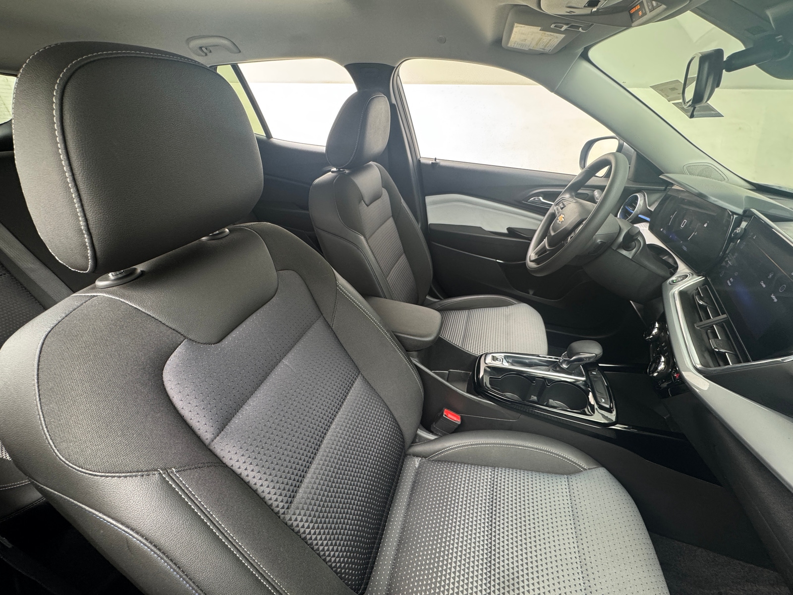 Thumbnail: 2025 Chevrolet Trax - 2