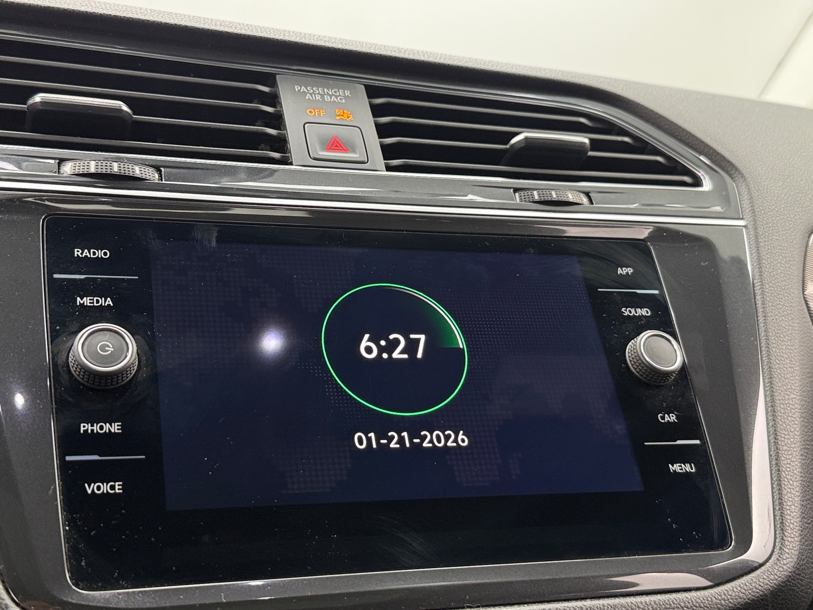 Thumbnail: 2023 Volkswagen Tiguan - 3