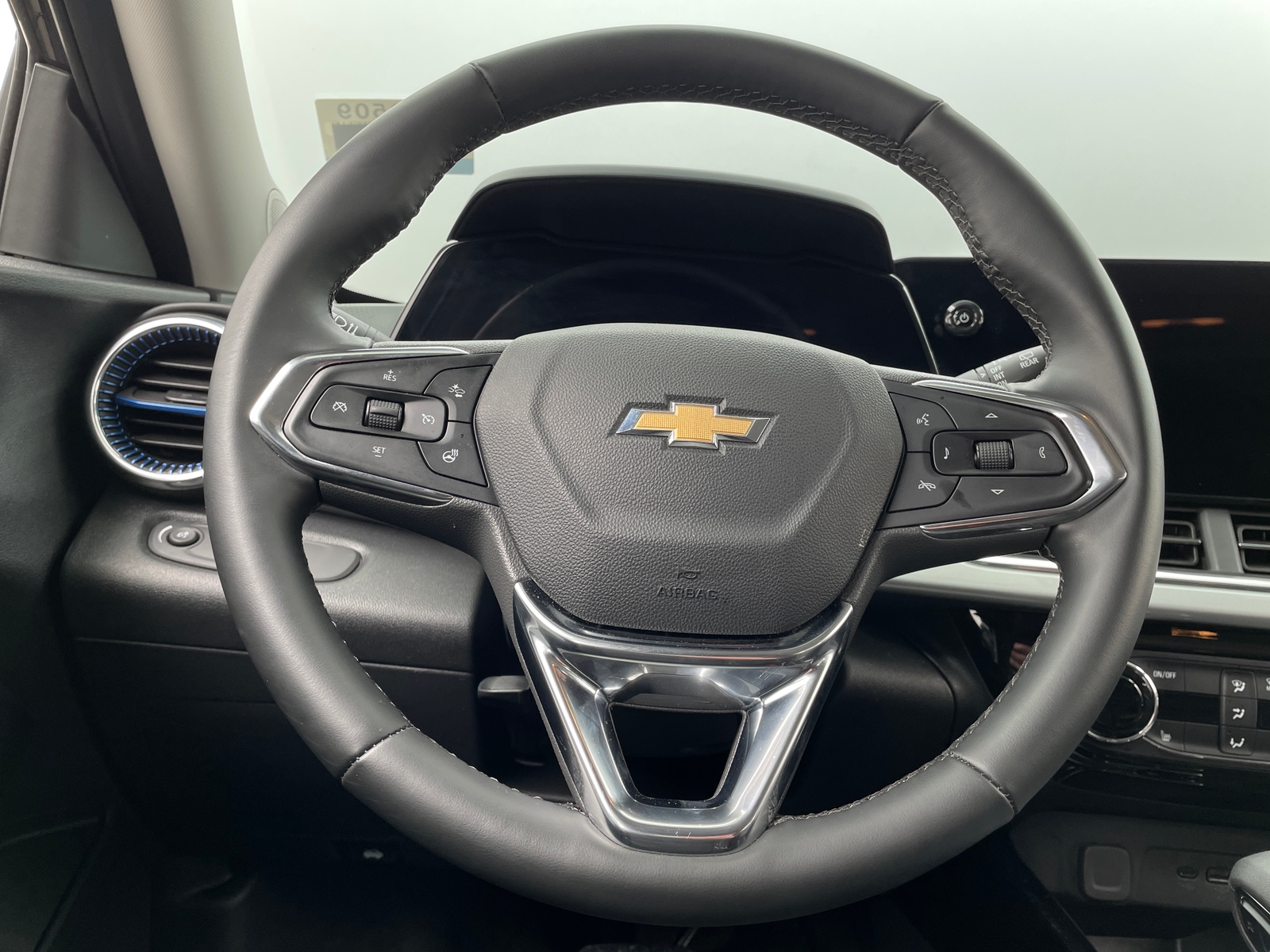 Thumbnail: 2025 Chevrolet Trax - 5