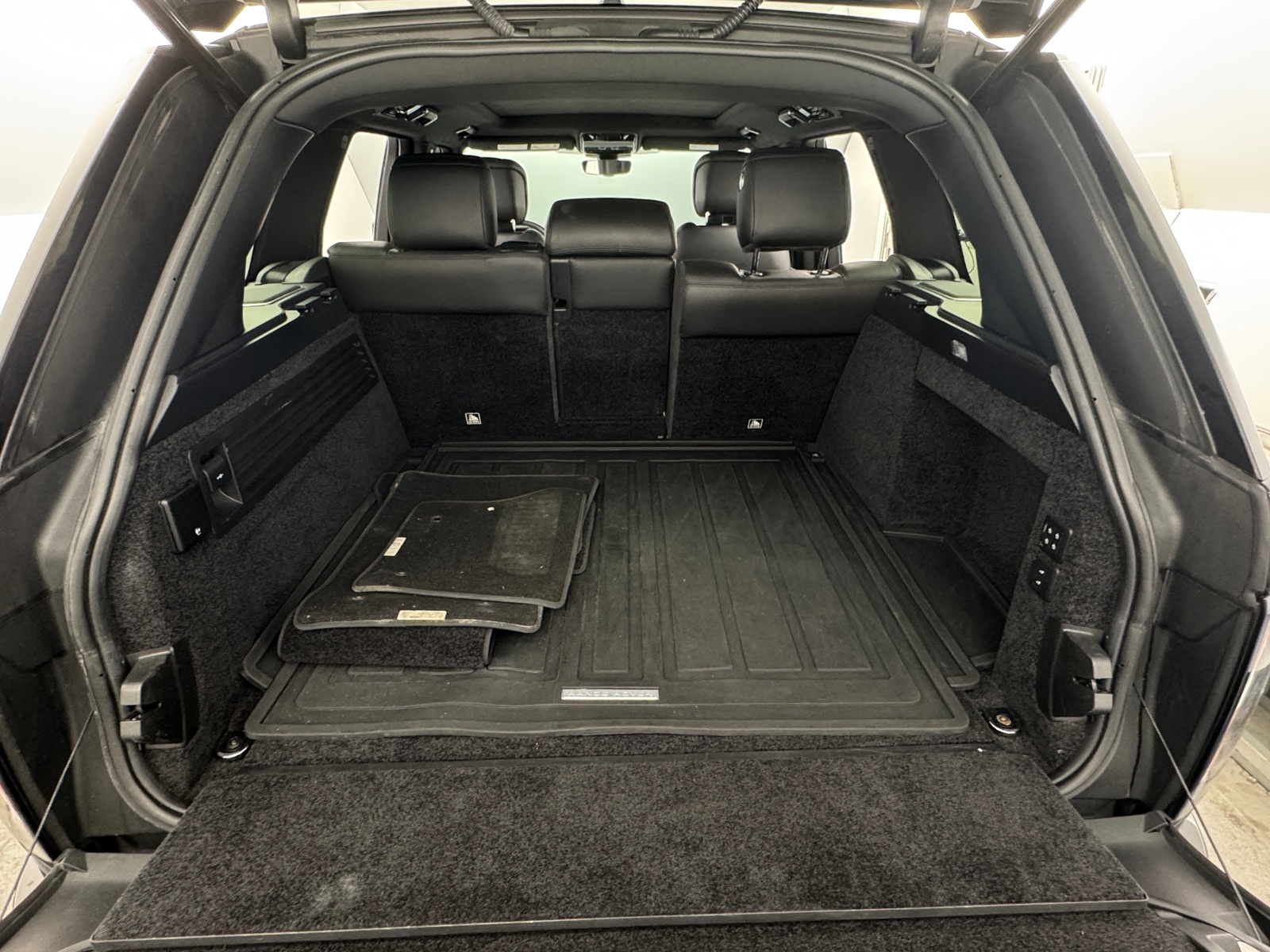 Thumbnail: 2018 Land Rover Range Rover - 6