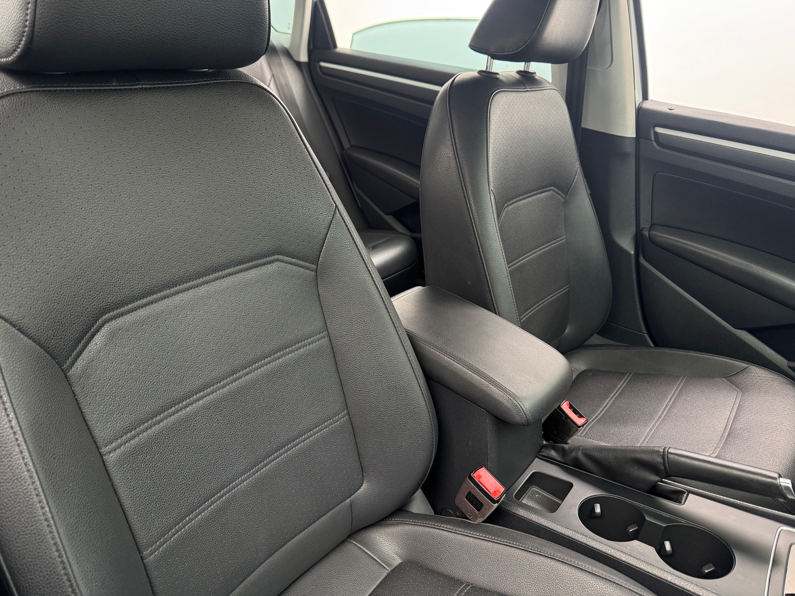 Thumbnail: 2018 Volkswagen Passat - 2