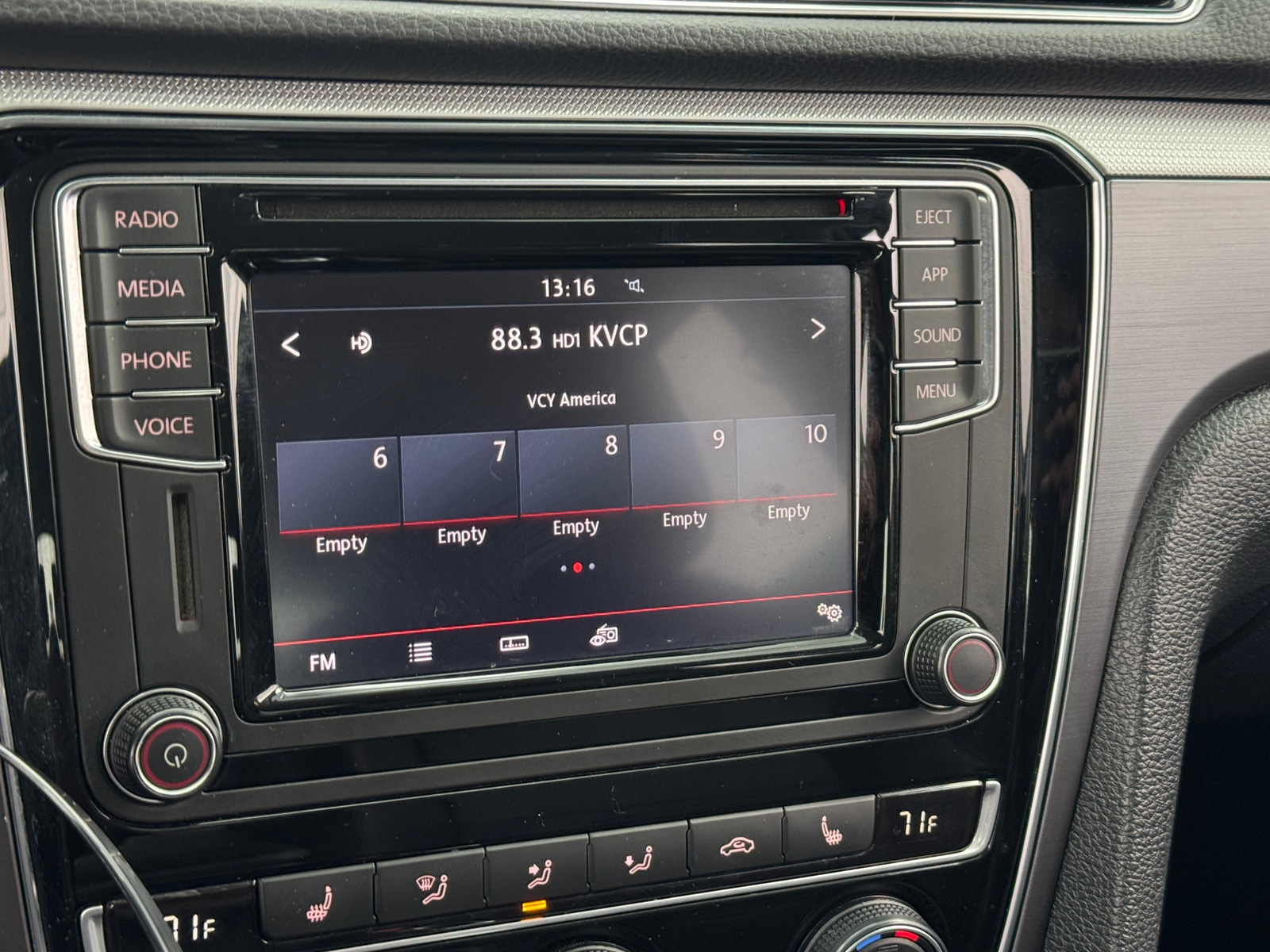 Thumbnail: 2018 Volkswagen Passat - 4