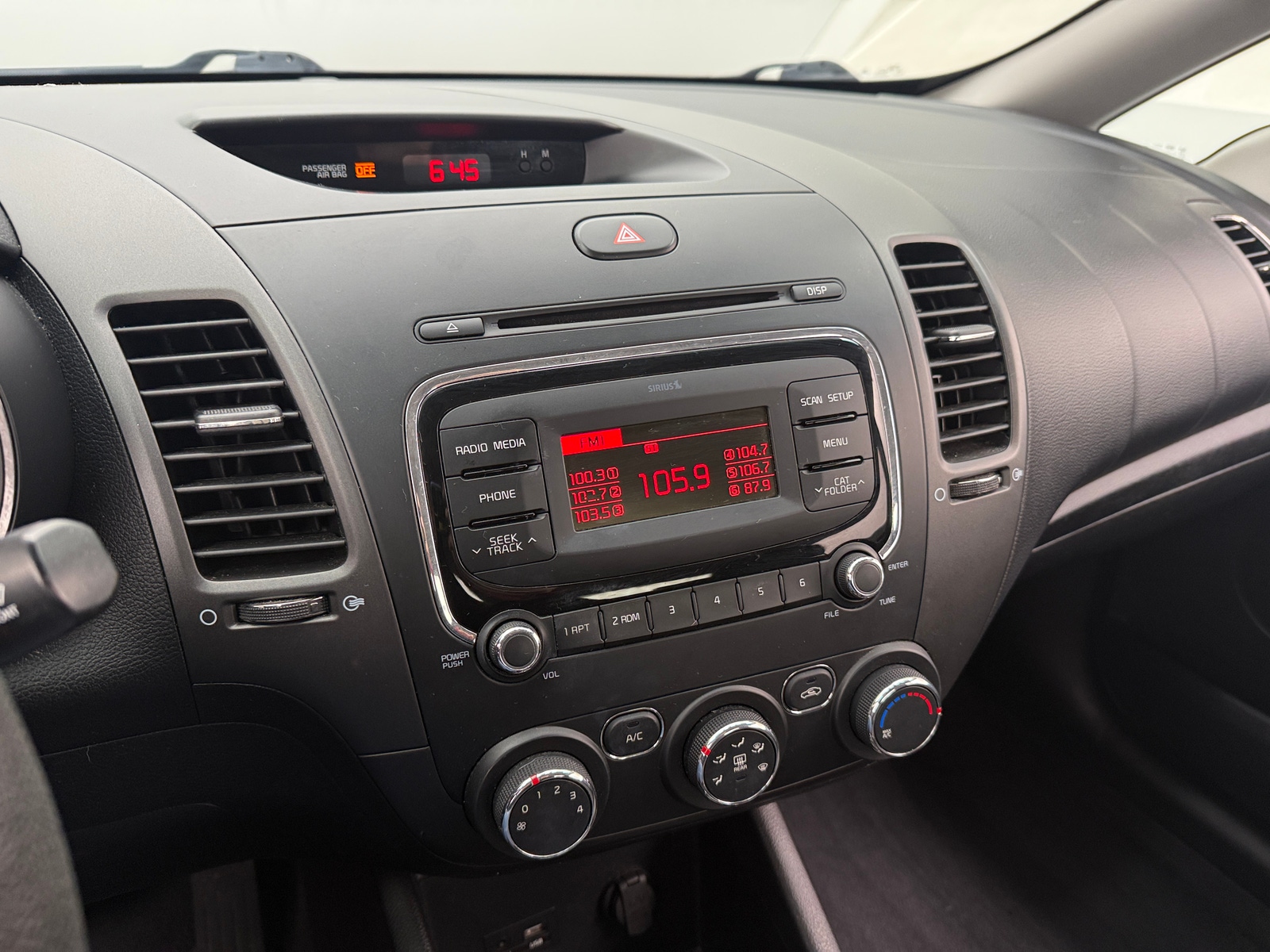 Thumbnail: 2017 Kia Forte - 4