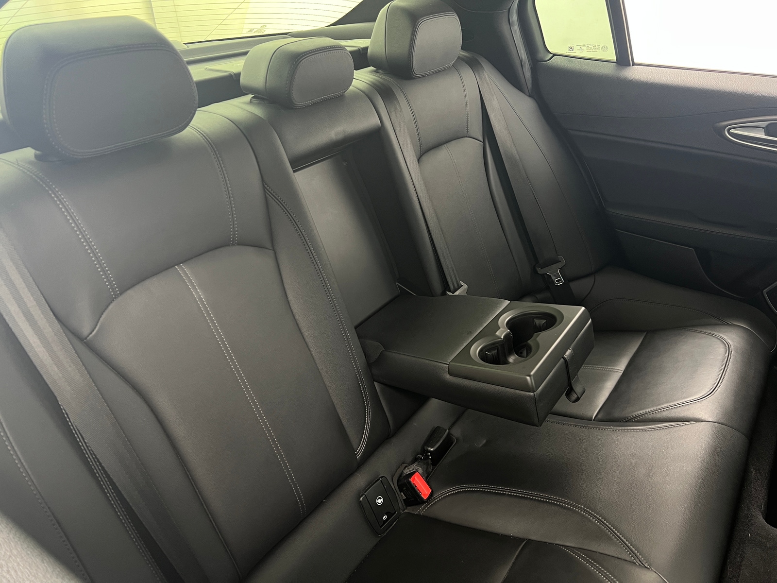 Thumbnail: 2022 Alfa Romeo Giulia - 5