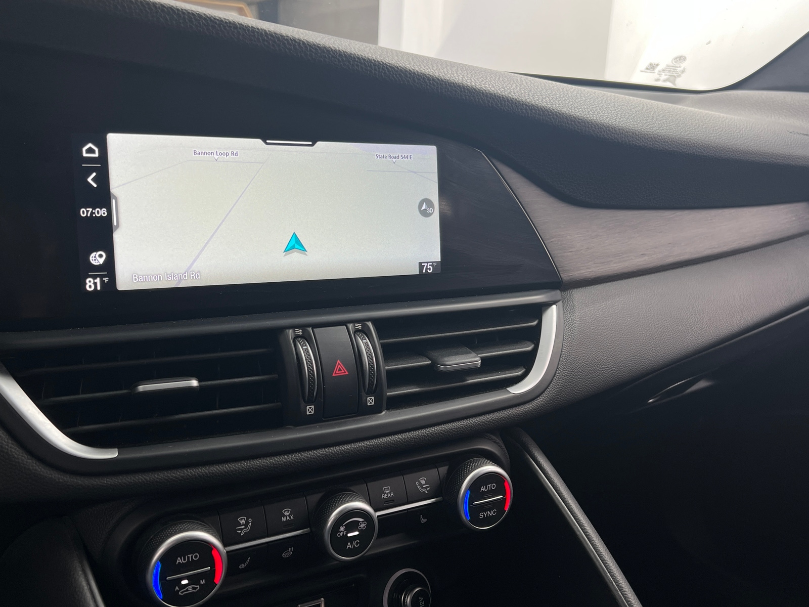 Thumbnail: 2022 Alfa Romeo Giulia - 3