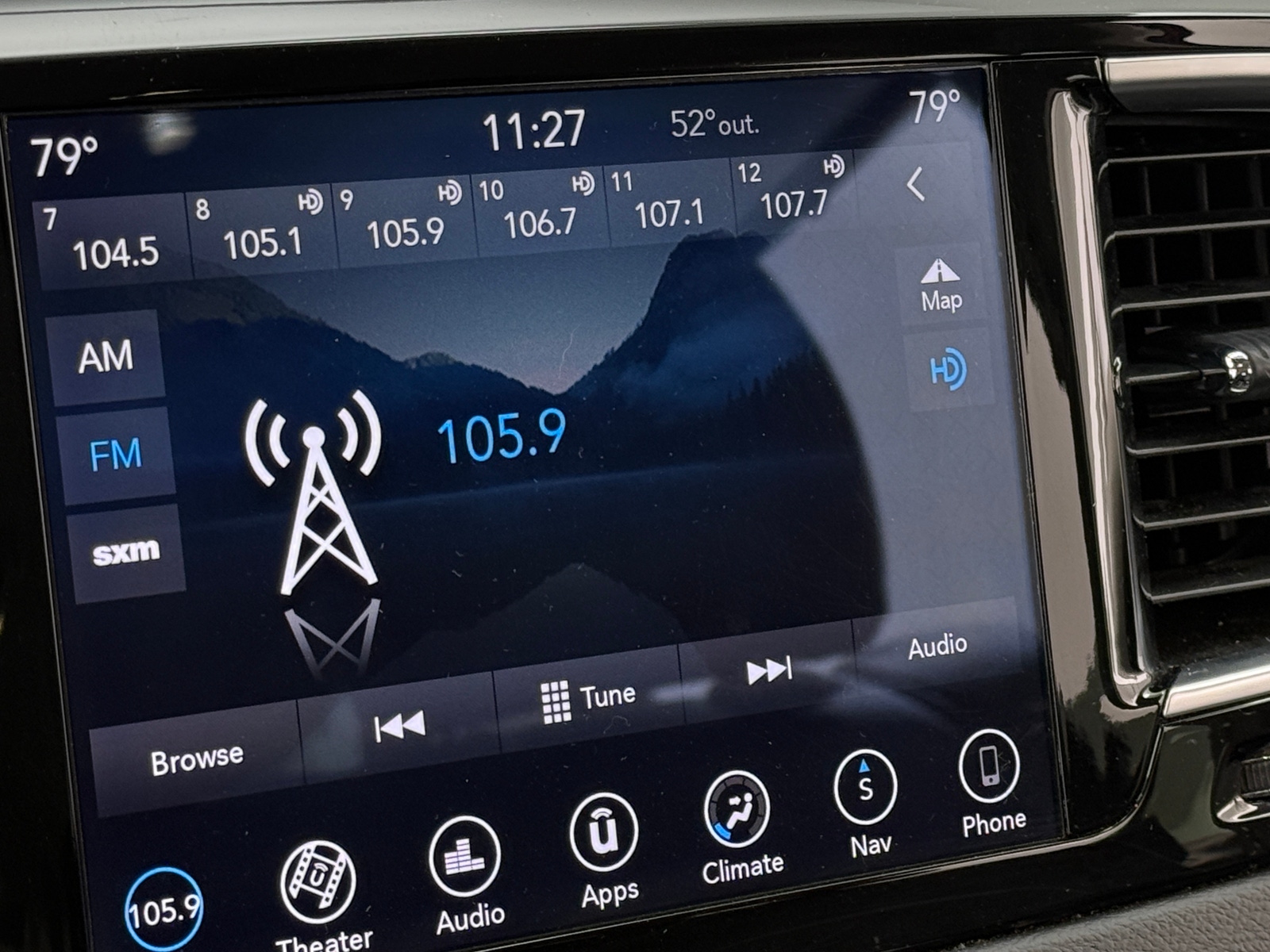 Thumbnail: 2018 Chrysler Pacifica - 3